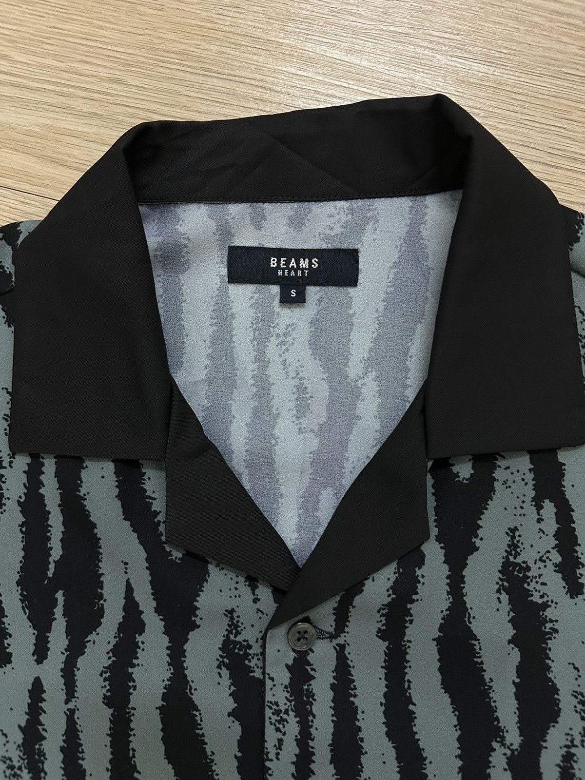 Beams Plus × Beauty Beast × Japanese Brand Beams Heart Parody Wacko Maria Zebra Silk Open Collar Shirt Size US S / EU 44-46 / 1 - 4 Thumbnail