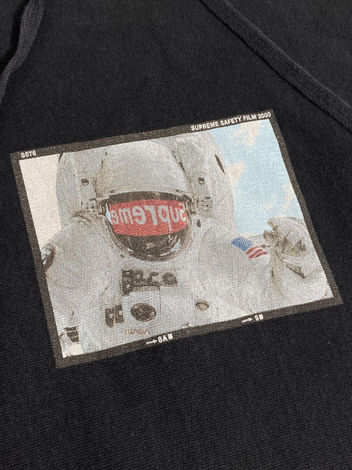 Supreme supreme hoodie astronout safety Size US L / EU 52-54 / 3 - 3 Thumbnail