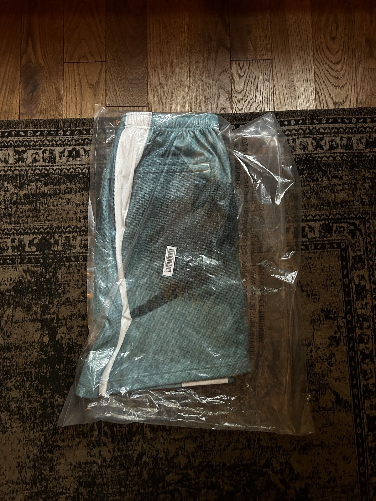 Damien Hirst × Supreme Supreme Damien Hirst Shark Basketball Shorts SS25 Size US 28 / EU 44 - 6 Thumbnail