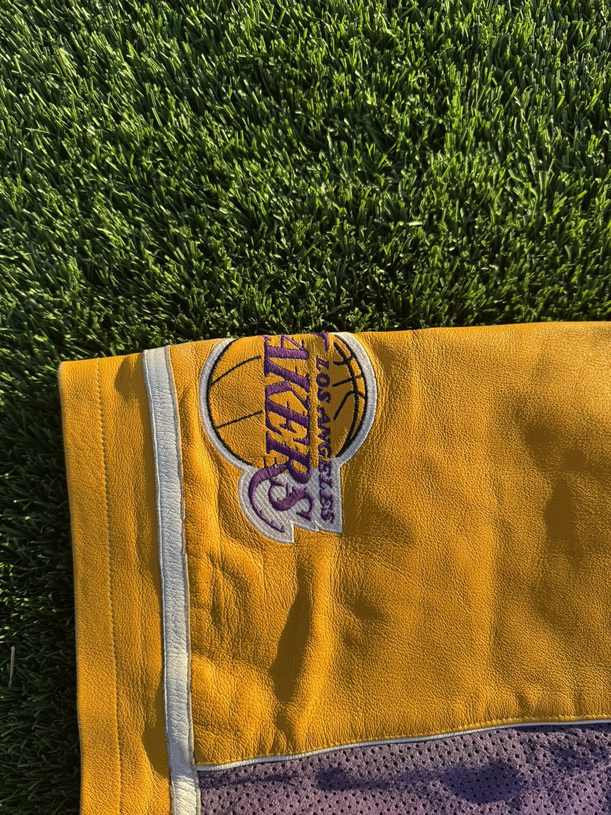 Jeff Hamilton × NBA × Vintage Vintage Lakers Kobe Bryant Jeff Hamilton Suede Jersey Size US XXL / EU 58 / 5 - 4 Thumbnail