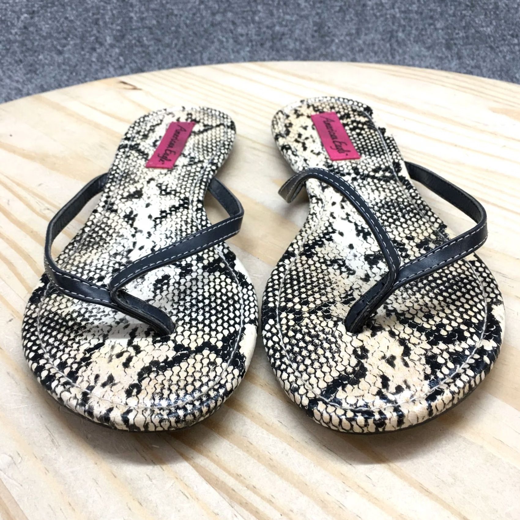 Vintage American Eagle Sandals Womens 9 Casual Slip On Thong Flats Black Faux Leather Size US 9 / IT 39 - 4 Thumbnail
