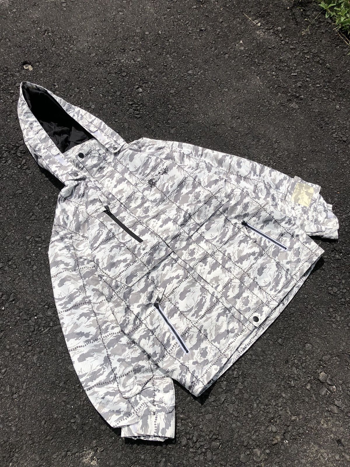 Japanese Brand Japanese Brands Kissmark Camo Colourway Ski Jacket Size US L / EU 52-54 / 3 - 4 Thumbnail