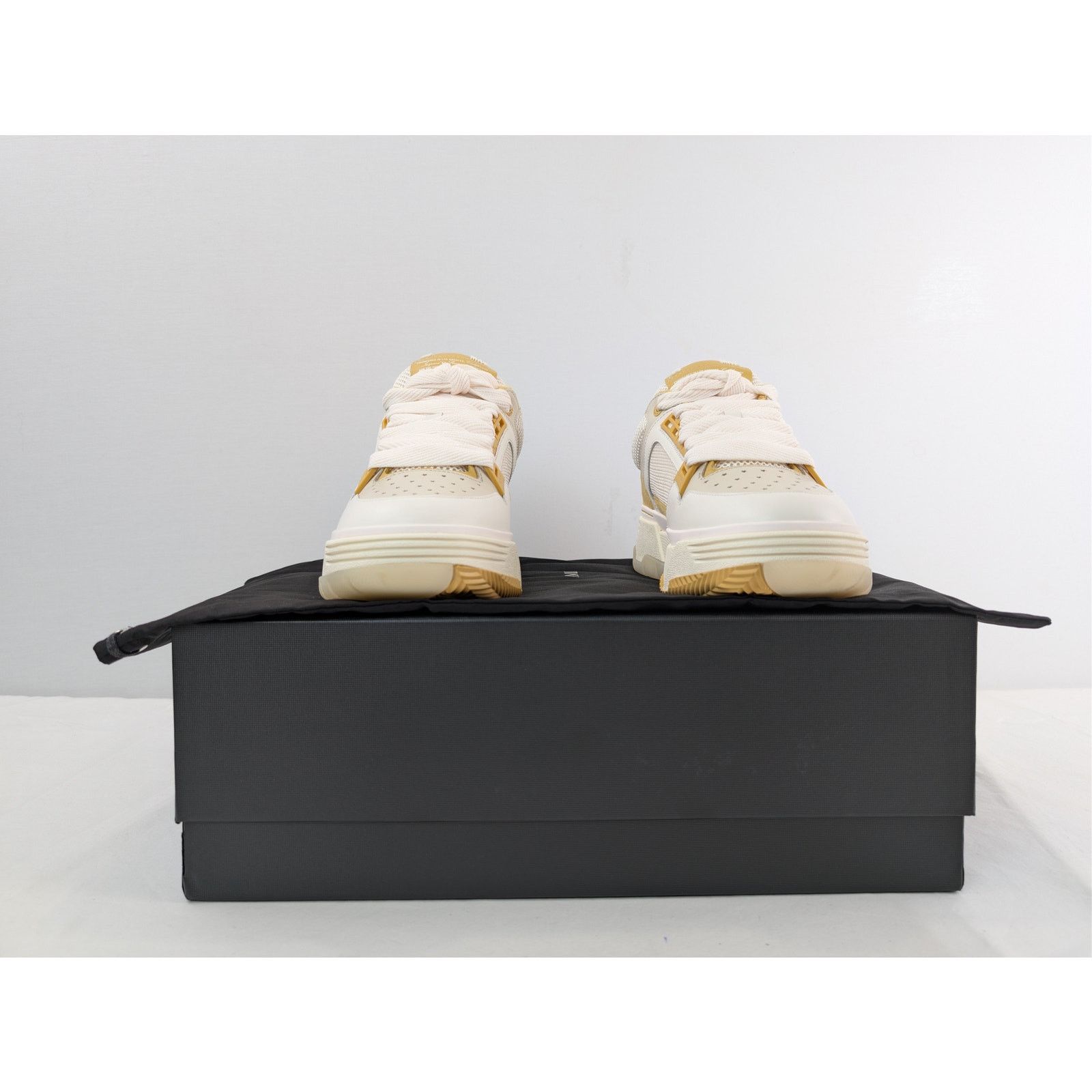 Amiri o1rshd1 MA-1 Low-Top Sneakers in Champagne Size US 9 / EU 42 - 19 Thumbnail