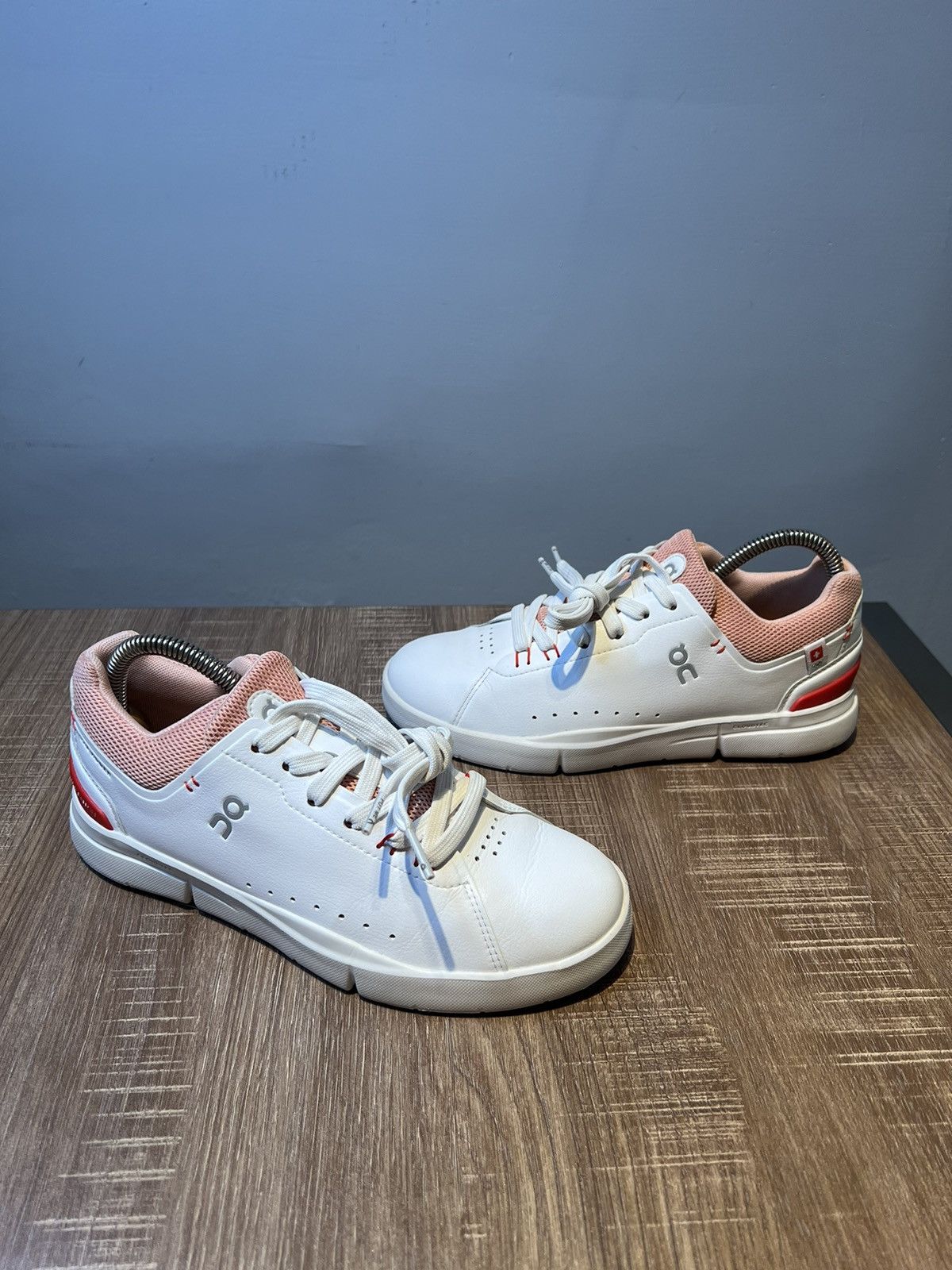 On On Cloud The Roger Advantage Womens Athletic Size 7 White Size US 7 / IT 37 - 2 Thumbnail