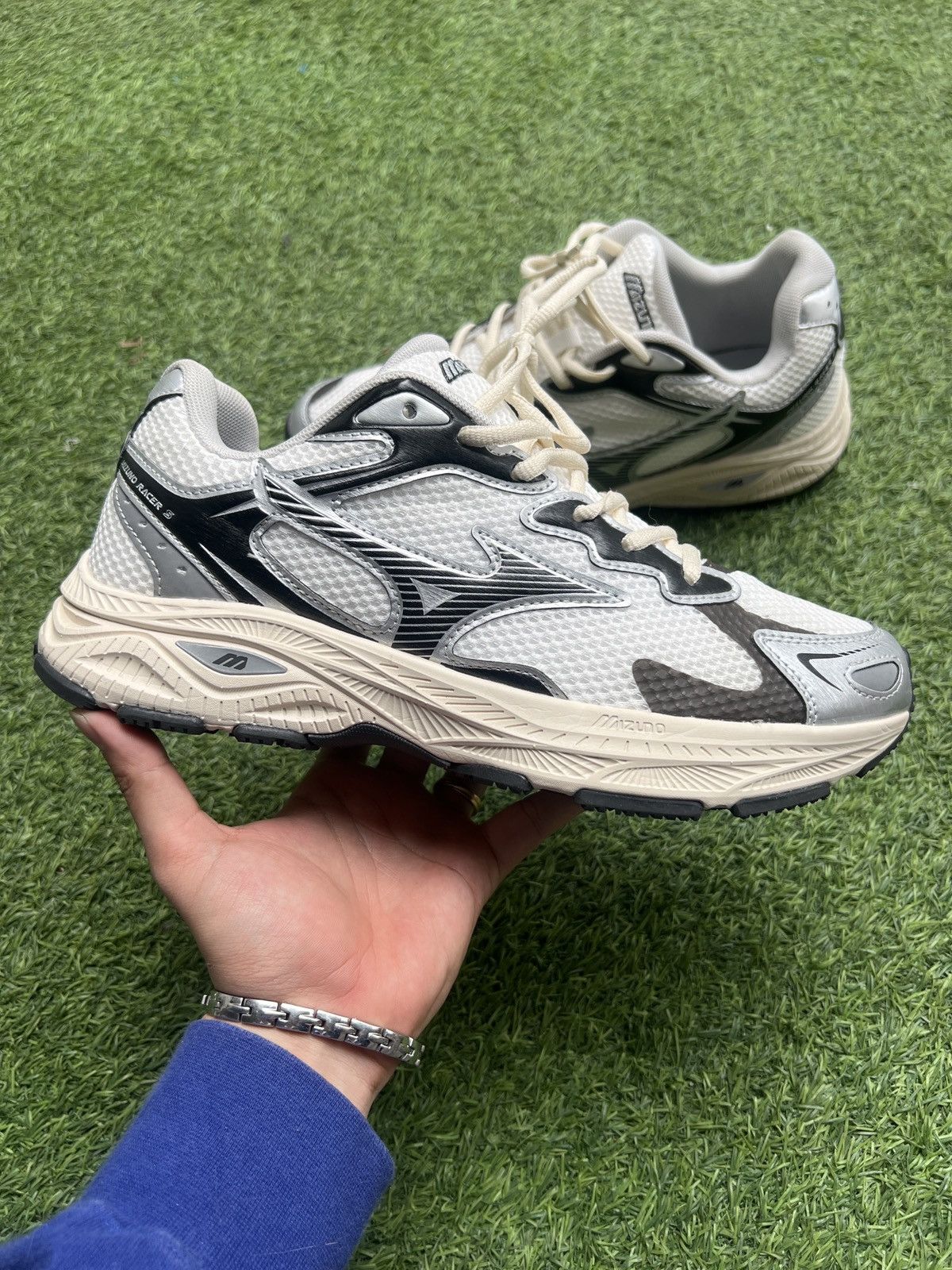 Mizuno 💥Mizuno Racer S Silver Black Size US 10.5 / EU 43-44 - 1 Thumbnail