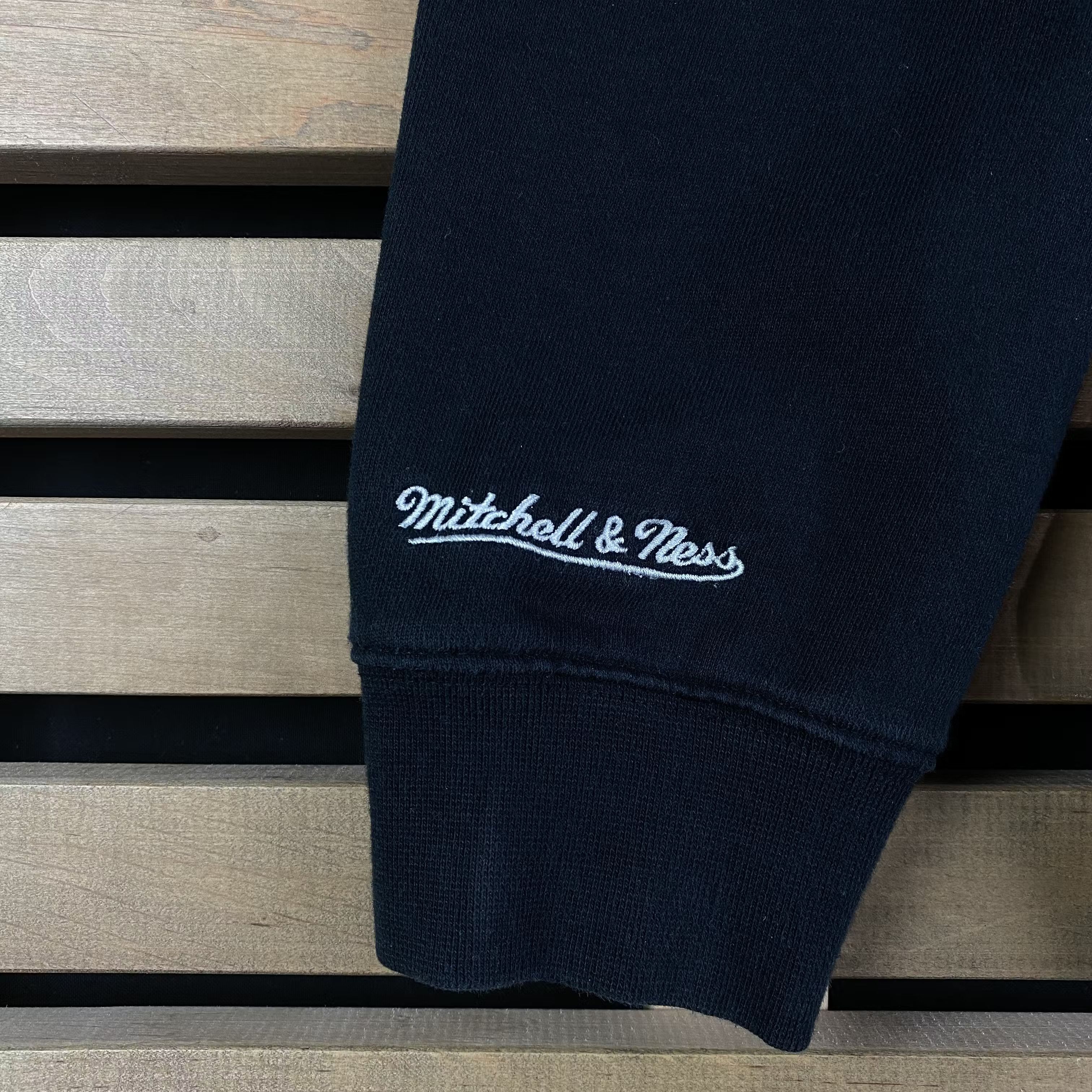 NBA × Vintage Mens Sweatshirt Michell Lakers Size M Johnson #32 Size US M / EU 48-50 / 2 - 11 Thumbnail