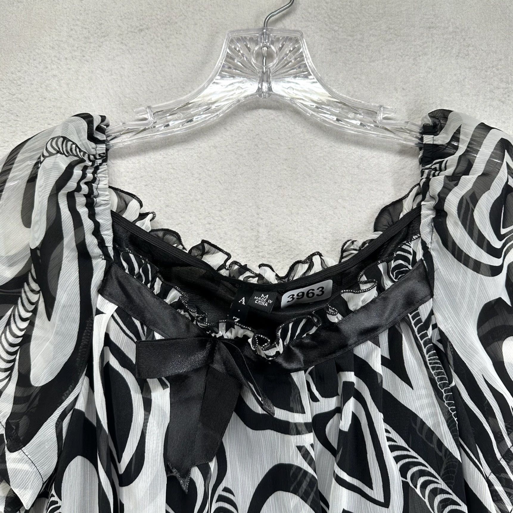 Vintage **Retro 70s Women's Medium Geometric Black & White Bow Top** User: **Retro 70s Women's Medium Geometric Black & White Bow Blouse** Size M / US 6-8 / IT 42-44 - 5 Thumbnail