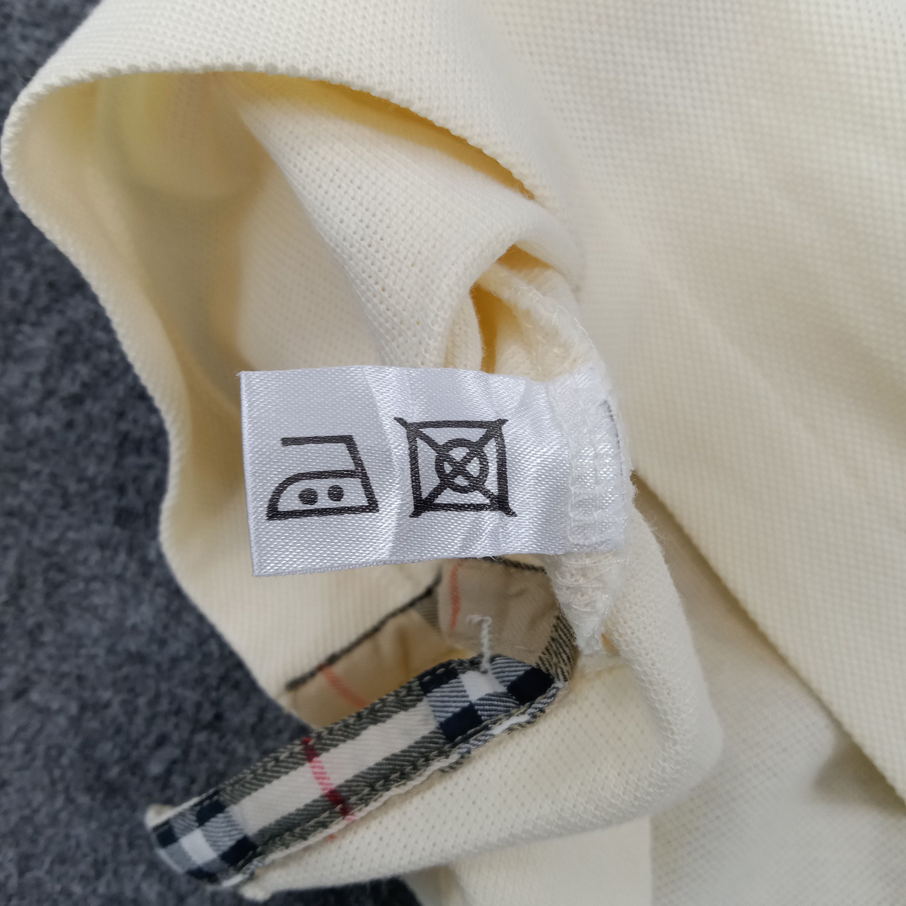 Burberry × Vintage Burberrys Nova Check Small Logo Polos Size US M / EU 48-50 / 2 - 7 Thumbnail