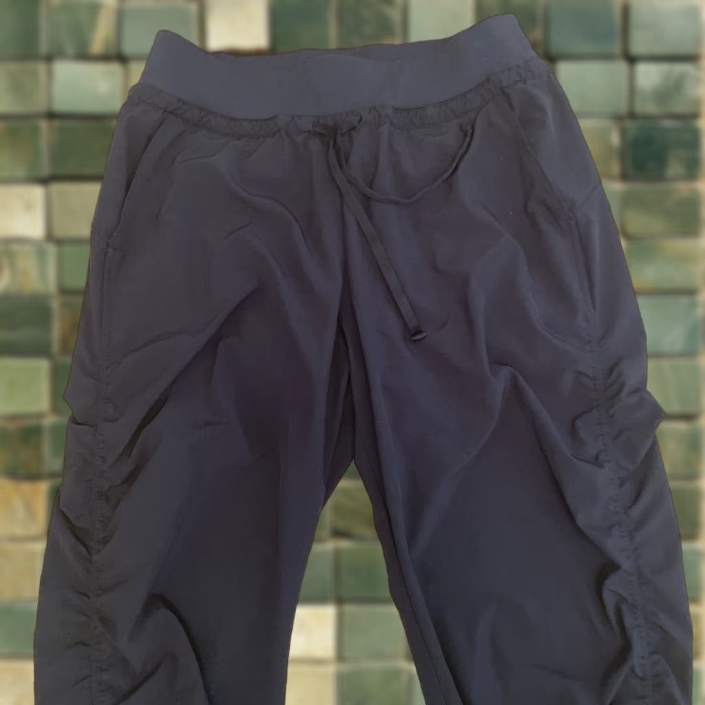 Athleta Athleta Womens Jogger Pants Attitude Pockets Drawstring Side Ruched Black Size 4, Activewear, Regular, Pants, Womens, Athleisure, Summer Size 27" / US 4 / IT 40 - 1 Thumbnail