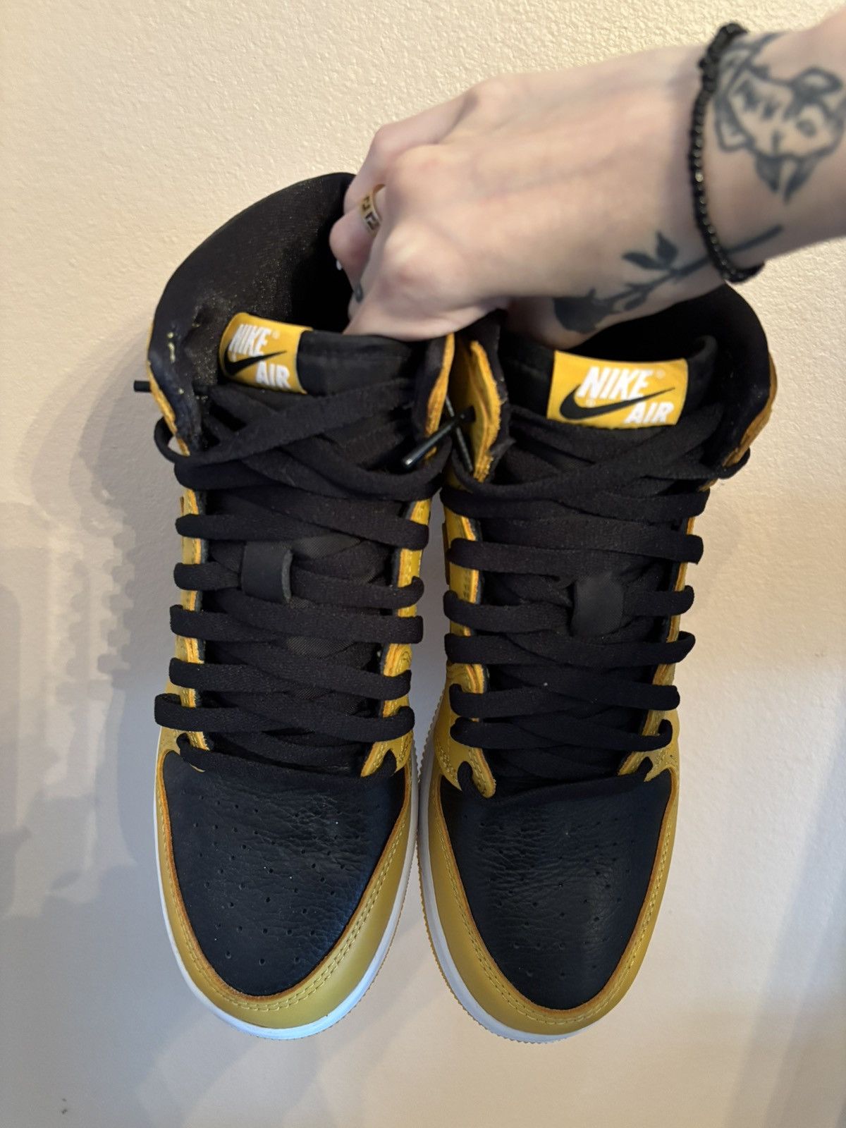 Jordan Brand Air Jordan 1 Retro High OG GS ‘Pollen' Size US 7 / EU 40 - 3 Thumbnail