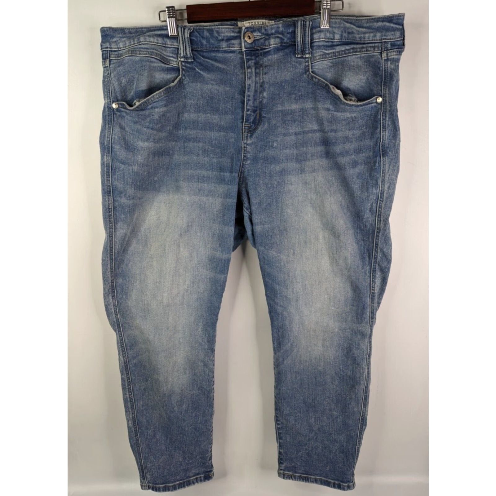 Torrid VINTAGE Torrid Boyfriend Straight Mid-Rise Jean Light Wash Womens Sz 22 Blue Stretch 5-Pocket Denim Jeans Size 40" / US 18 - 2 Thumbnail