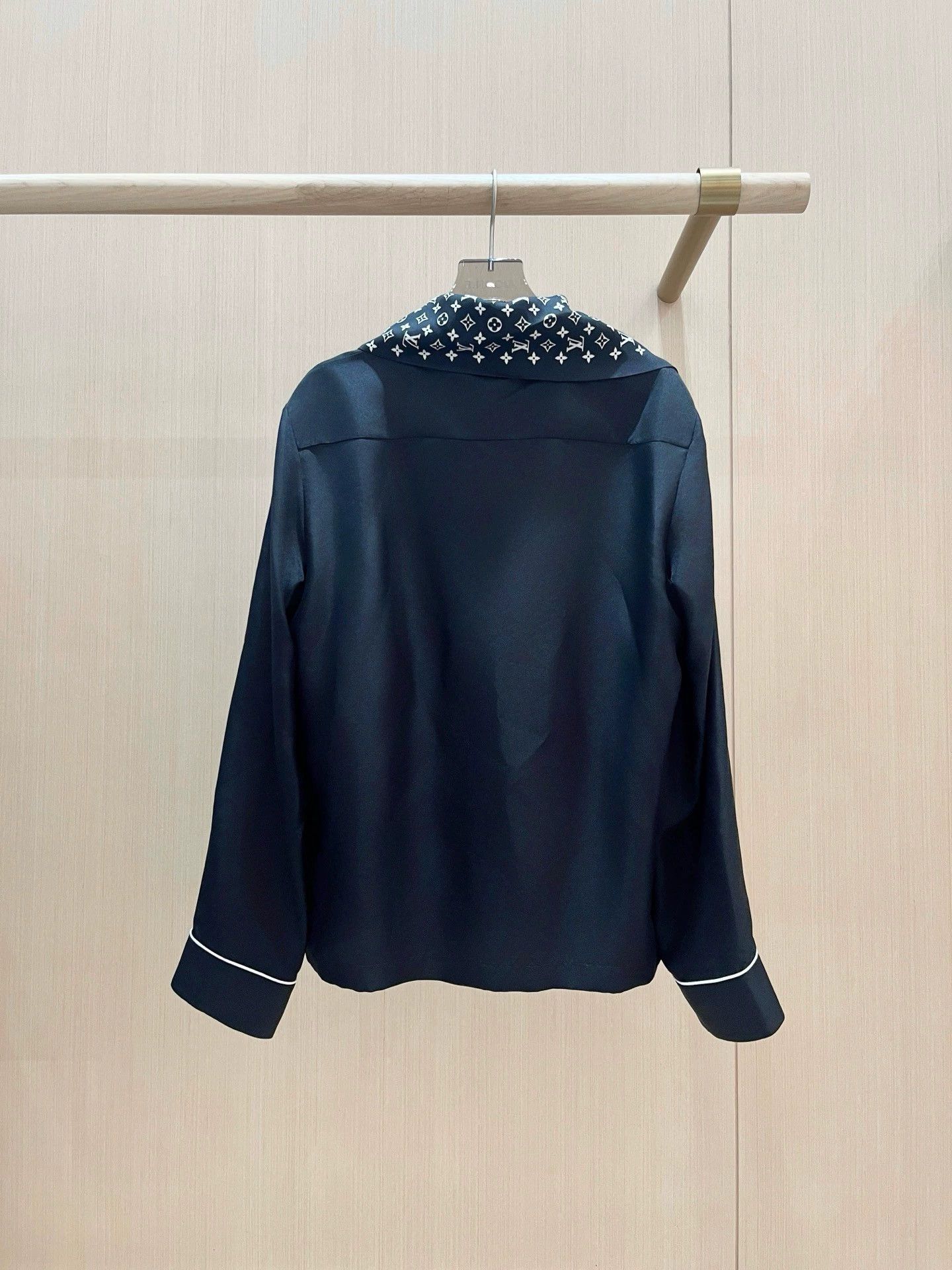 Louis Vuitton LV 2026 Pre-Spring Monogram Silk Ribbon Shirt 40 New Size M / US 6-8 / IT 42-44 - 2 Thumbnail