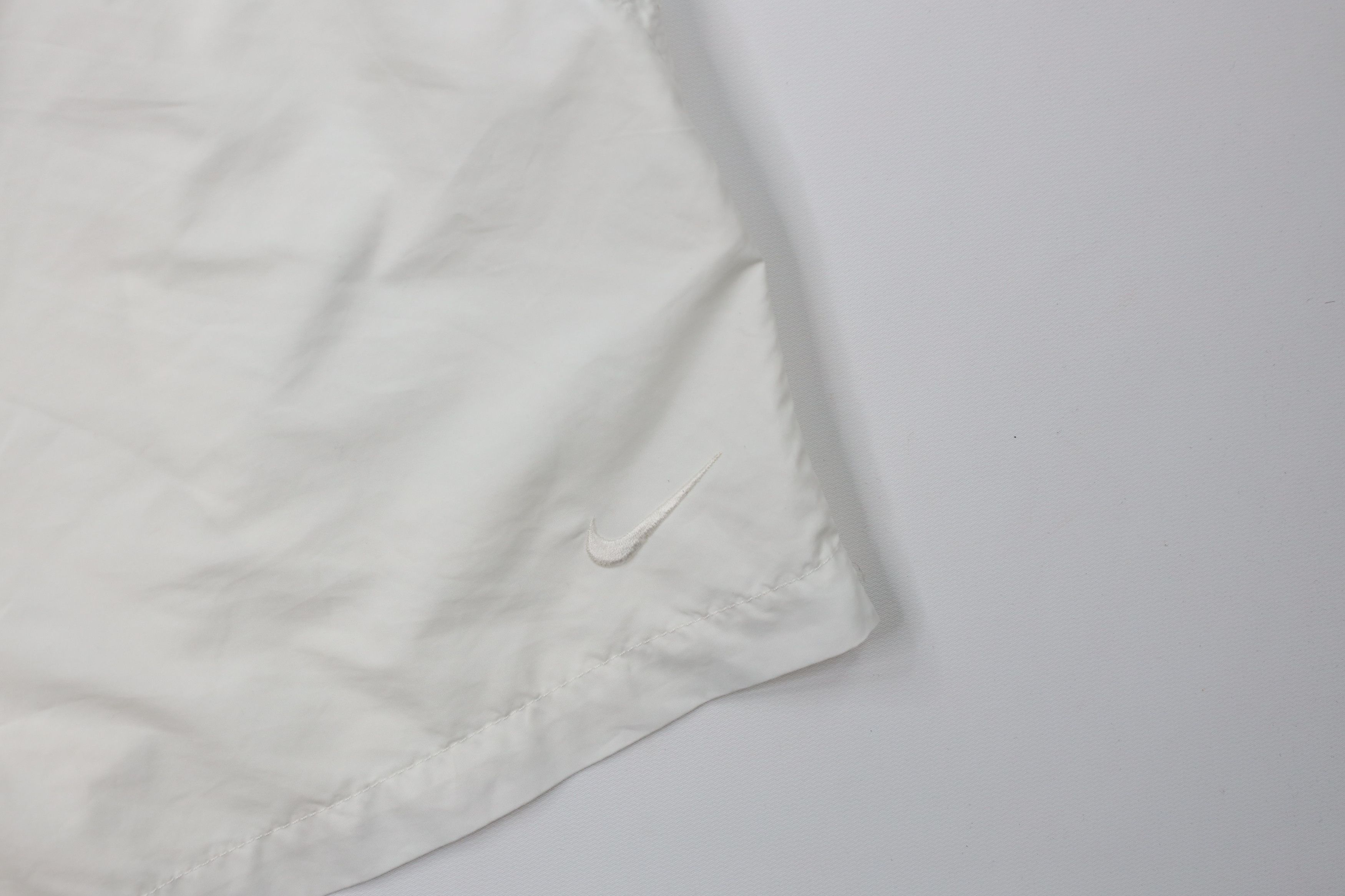 Nike Vintage 90s Nike Mini Swoosh Running Soccer Shorts White Size US 38 / EU 54 - 5 Thumbnail