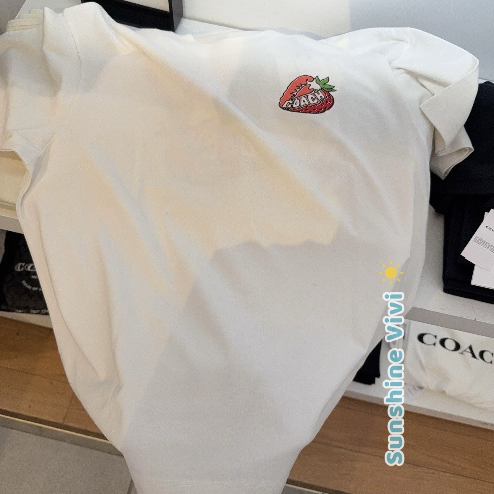 Coach NWT Coach WOMEN Strawberry T Shirt Organic Cotton CAH64 L Size L / US 10 / IT 46 - 6 Thumbnail