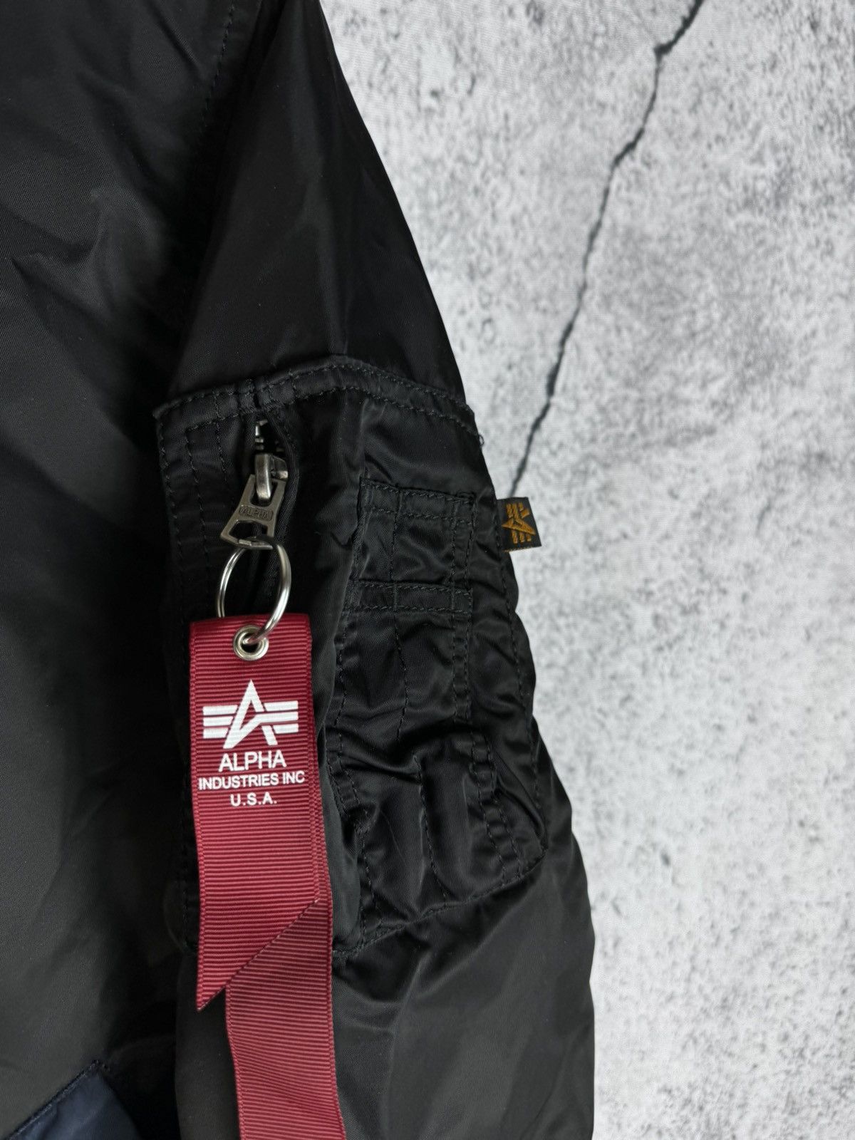 Alpha Industries Vintage Alpha Industries Bomber Hooded Jacket Men’s Size S Size US S / EU 44-46 / 1 - 4 Thumbnail