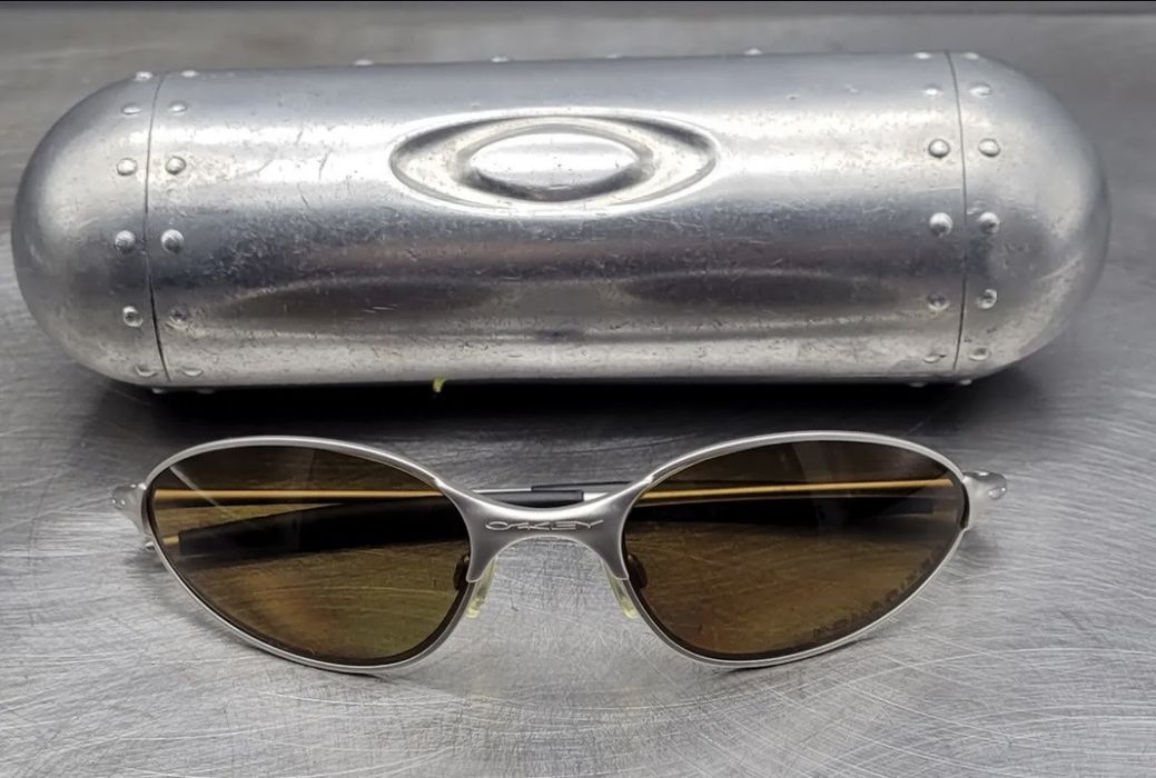 Vintage Vintage Oakley C Wire 1.0 Sunglasses Silver / Gold Iridium