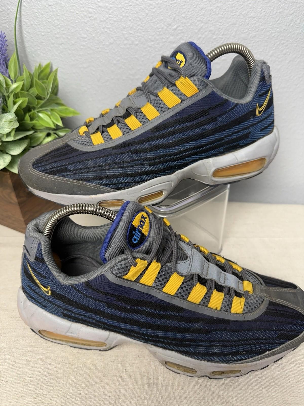 Nike Size 9- Nike Air Max 95 Blue/Yellow/Black Pre/owned Size US 9 / EU 42 - 1 Thumbnail