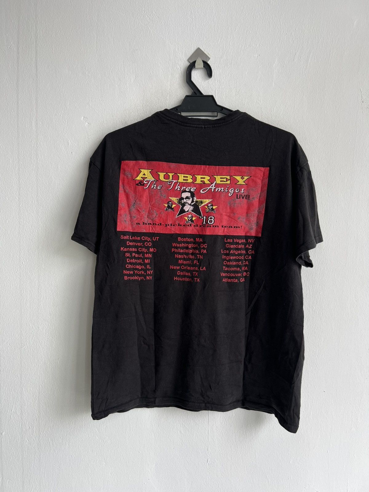 Drake Vintage Drake Aubrey & The Three Amigos 2018 Tour Rap Tees Size US L / EU 52-54 / 3 - 2 Thumbnail
