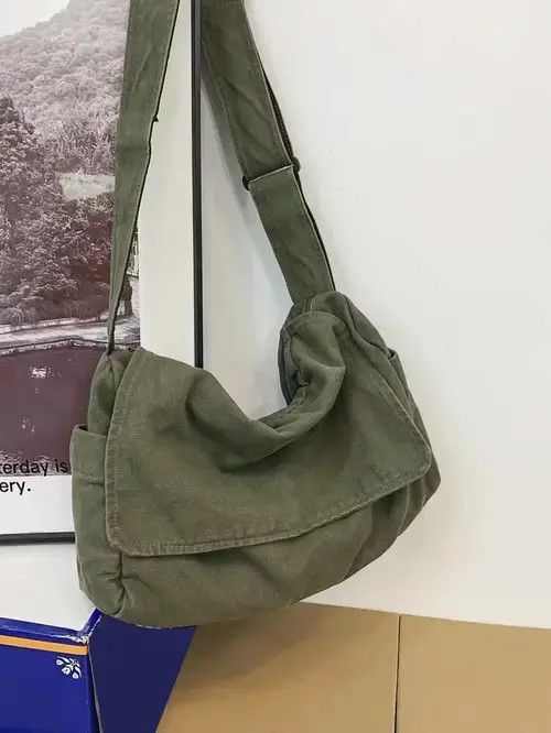 Minimalist Flap Messenger Bag in Black, Men's