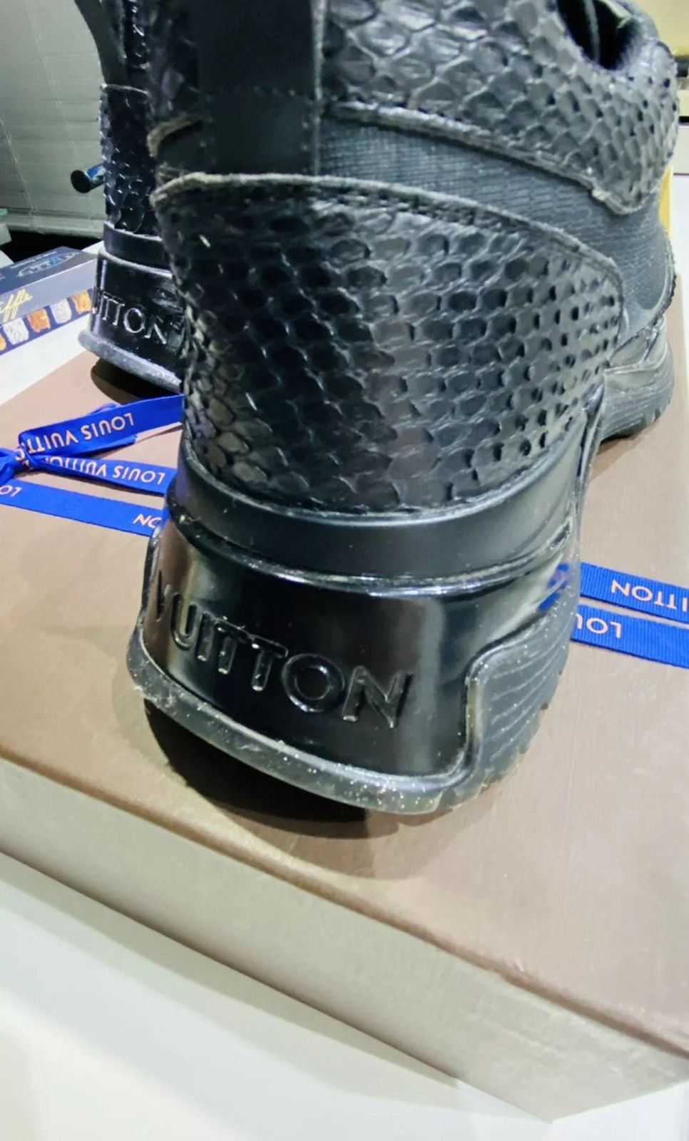Louis Vuitton Louis Vuitton Pulse Runaway Sneakers 40 Size US 7 / EU 40 - 4 Thumbnail