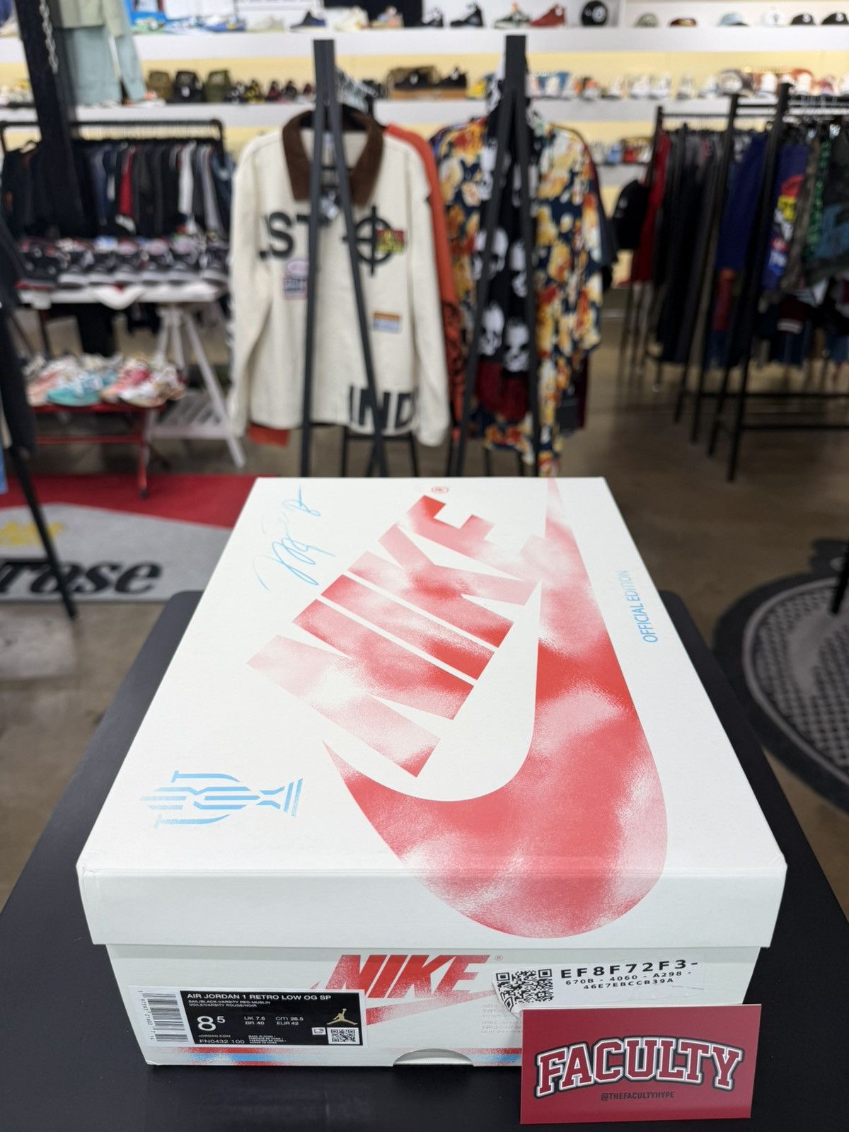 Jordan Brand Air Jordan 1 Low Trophy Room Rookie Card Away Size 8.5(2024) Size US 8.5 / EU 41-42 - 13 Thumbnail
