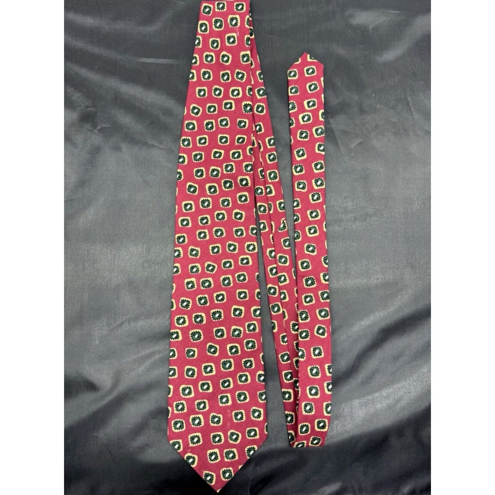 Pendleton VINTAGE Pendleton Neck Tie Geometric Medallion 100% Cotton Red Green Blue Men Tie Christmas Wedding Preppy Retro Eclectic Medallions Mens Size ONE SIZE - 3 Thumbnail