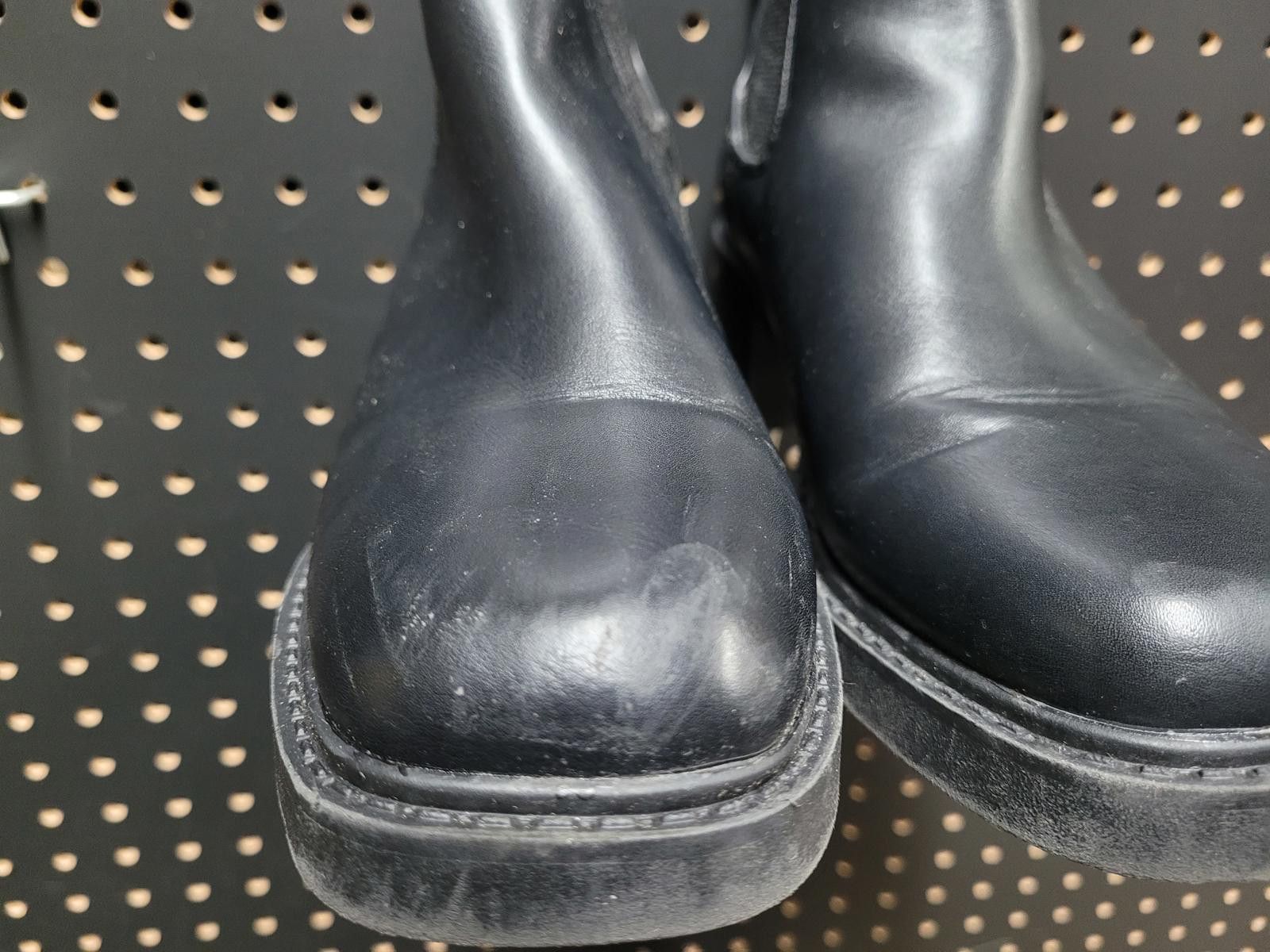 Unknown London Sleek Black Chelsea Boots - Step Out in Style! Act Fast! Size US 8 / IT 38 - 1 Thumbnail