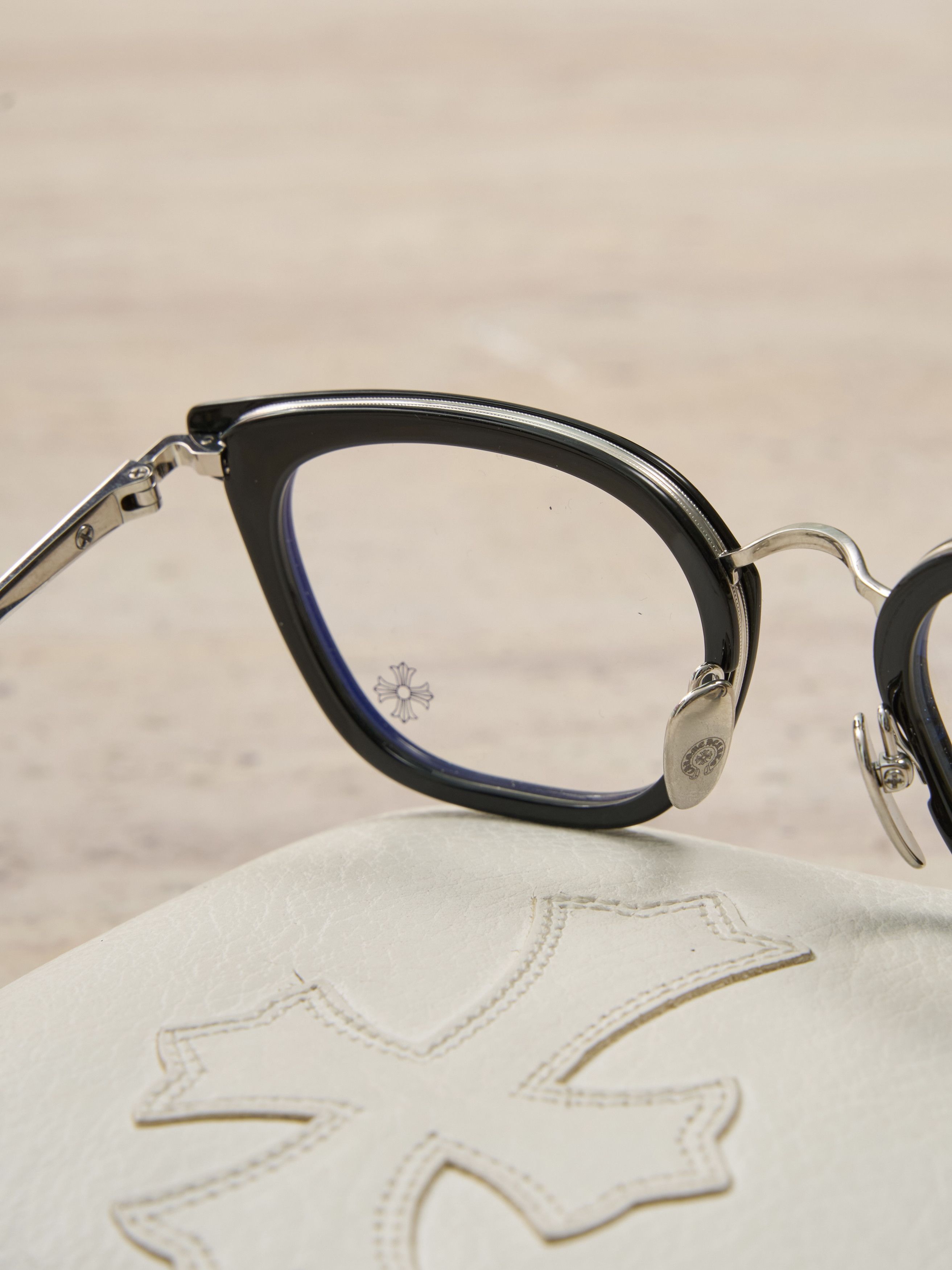 Chrome Hearts CHROME HEARTS STRAPADICTOME BLACK/ SHINY SILVER Size ONE SIZE - 8 Thumbnail