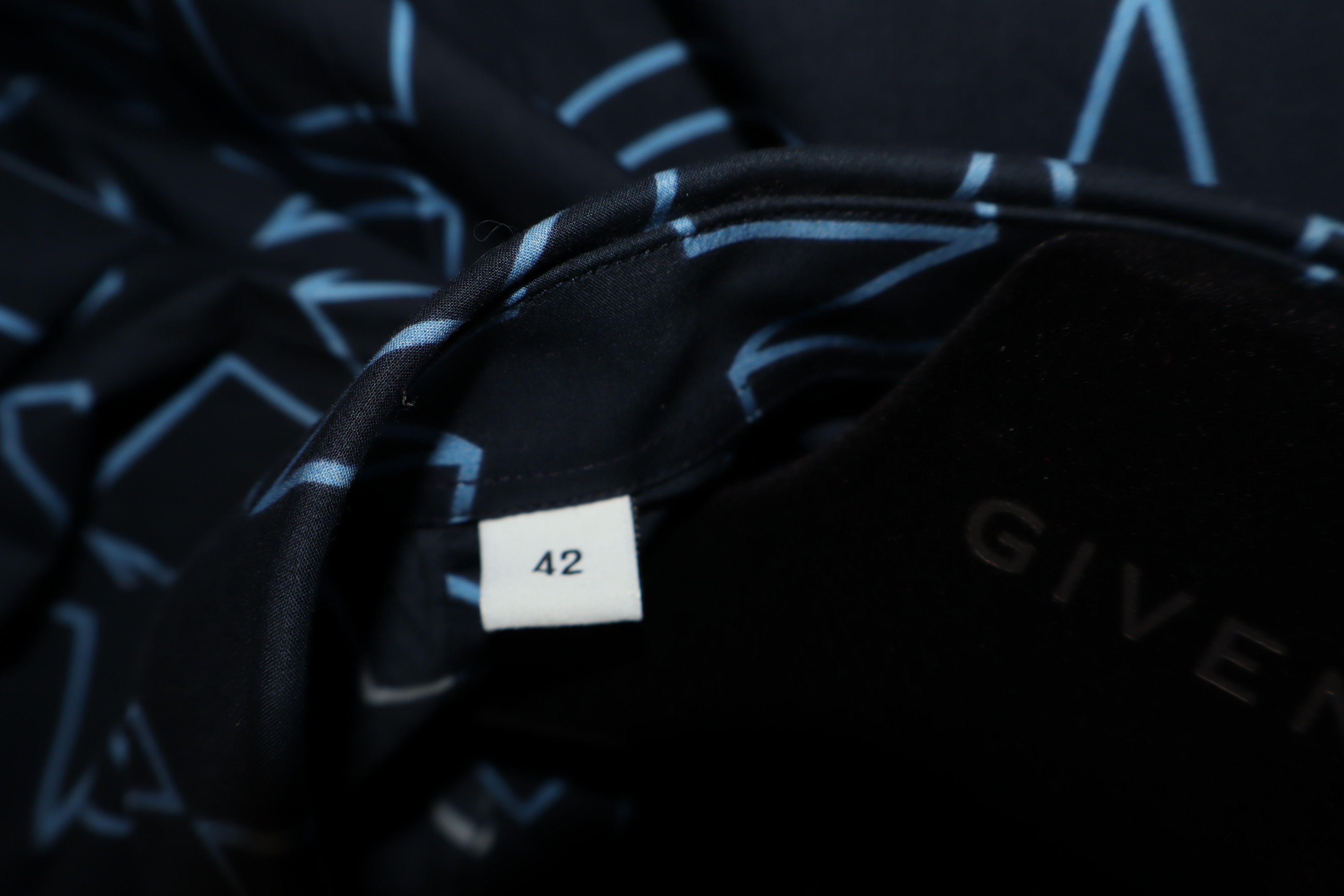 Givenchy Star print logo shirt Size US XL / EU 56 / 4 - 13 Thumbnail