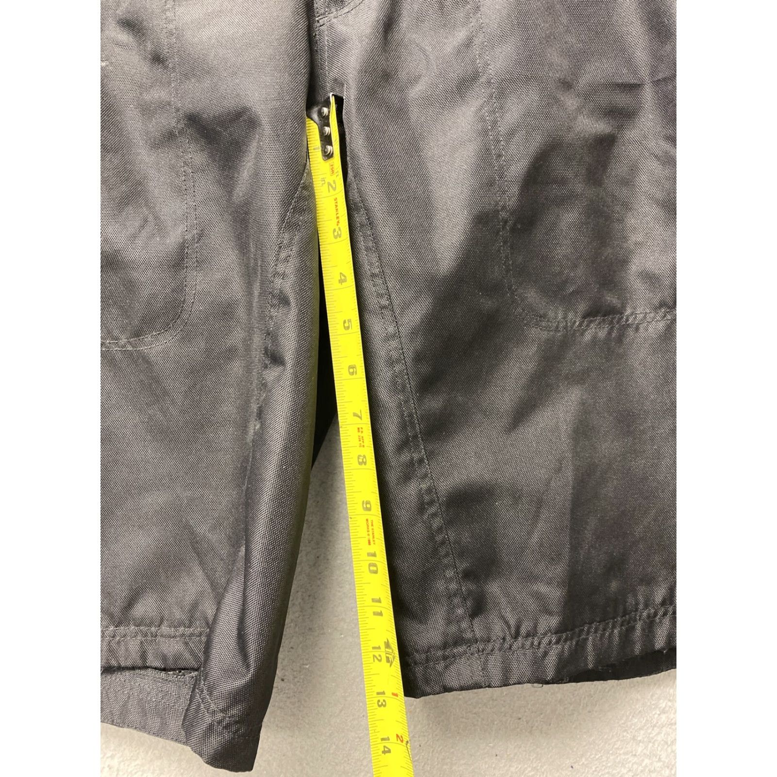 Vintage ROYAL Racing Shorts Hiking Shorts Women Black 35 Nylon 12in Inseam Pockets Logo 116-42 - Unisex Adult Size 35 Size 24" / US 00 / IT 34 - 6 Thumbnail