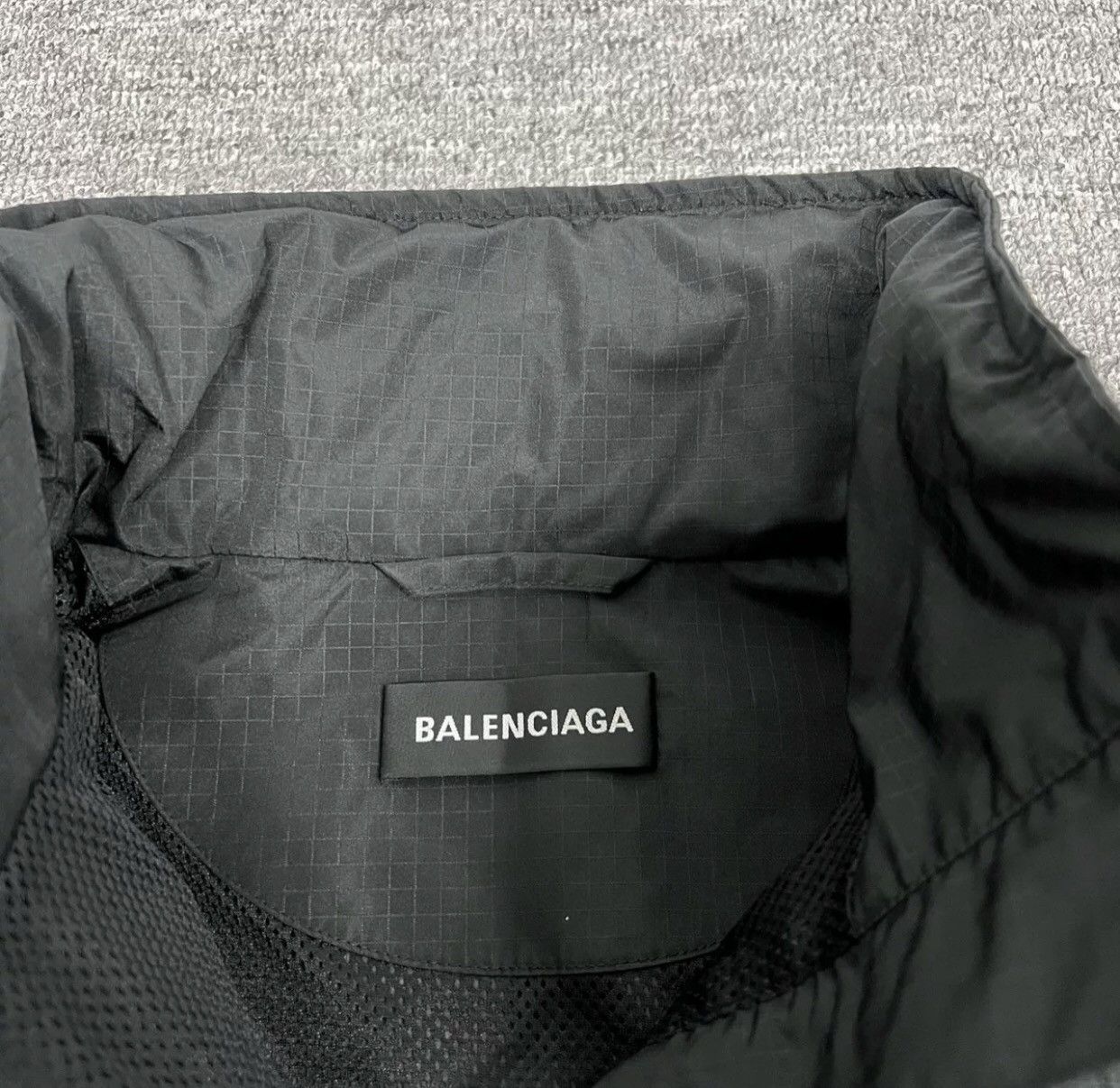 Balenciaga Balenciaga front and back embroidered logo half-zip jacket Size US S / EU 44-46 / 1 - 7 Thumbnail