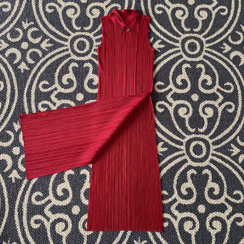 Issey Miyake Issey Miyake Red Chinese-style pleated cheongsam dress Size S / US 4 / IT 40 - 1 Thumbnail