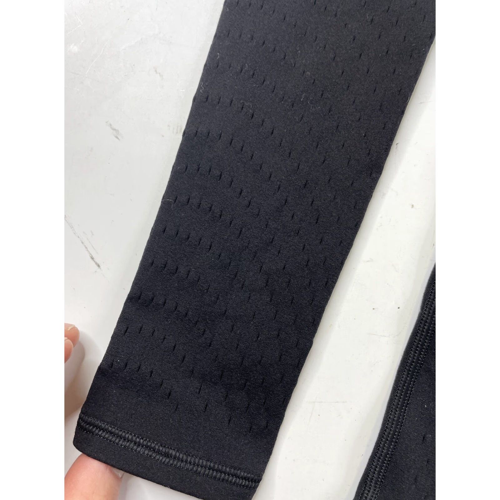 Lululemon Lululemon Leggings 4 Women Slim Perforated Black Ankle Length Activewear Footless Stretch Compression Skinny Pull On Size 27" / US 4 / IT 40 - 5 Thumbnail