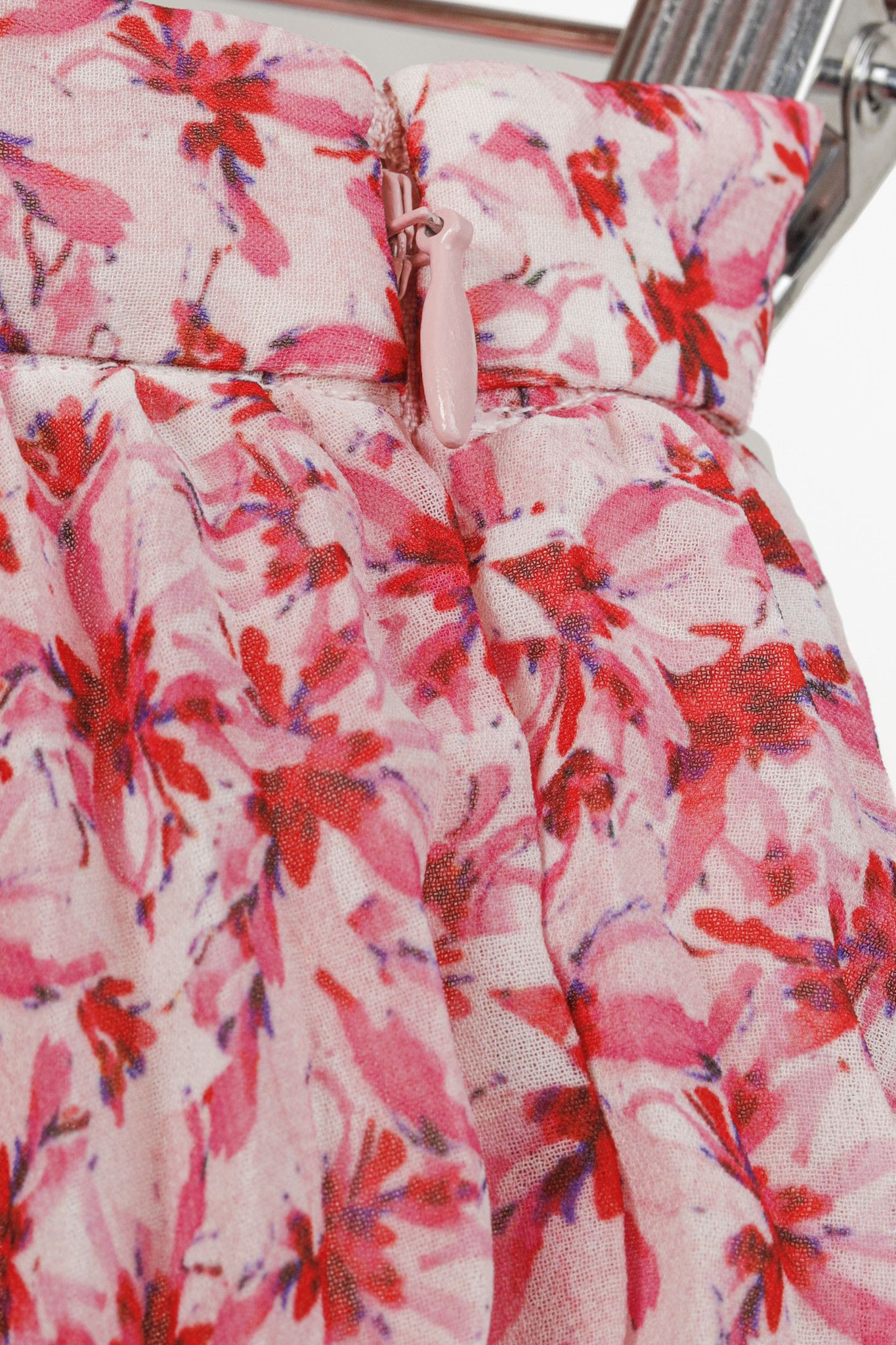 Amur Amur Paisley Pink Floral Pleated Tiered Midi Skirt Size 26" / US 2 / IT 38 - 8 Thumbnail