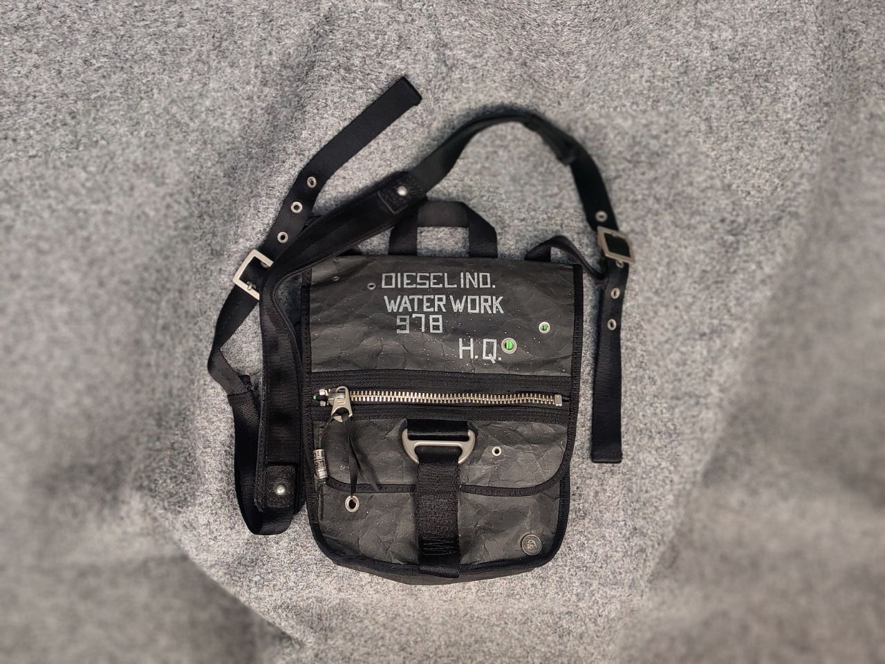 Diesel Paper Bag Zip Logo Archive Crossbody Bag Y2K Style in Black, Men's