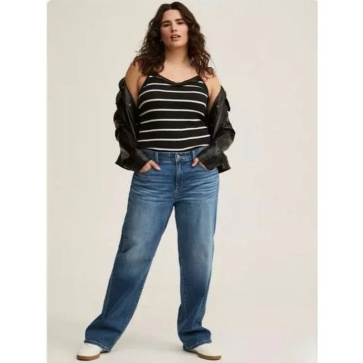 Torrid NWT Torrid Medium Wash Blue Mid Rise Vintage Stretch Wide Le Size 42" / US 20 - 1 Thumbnail