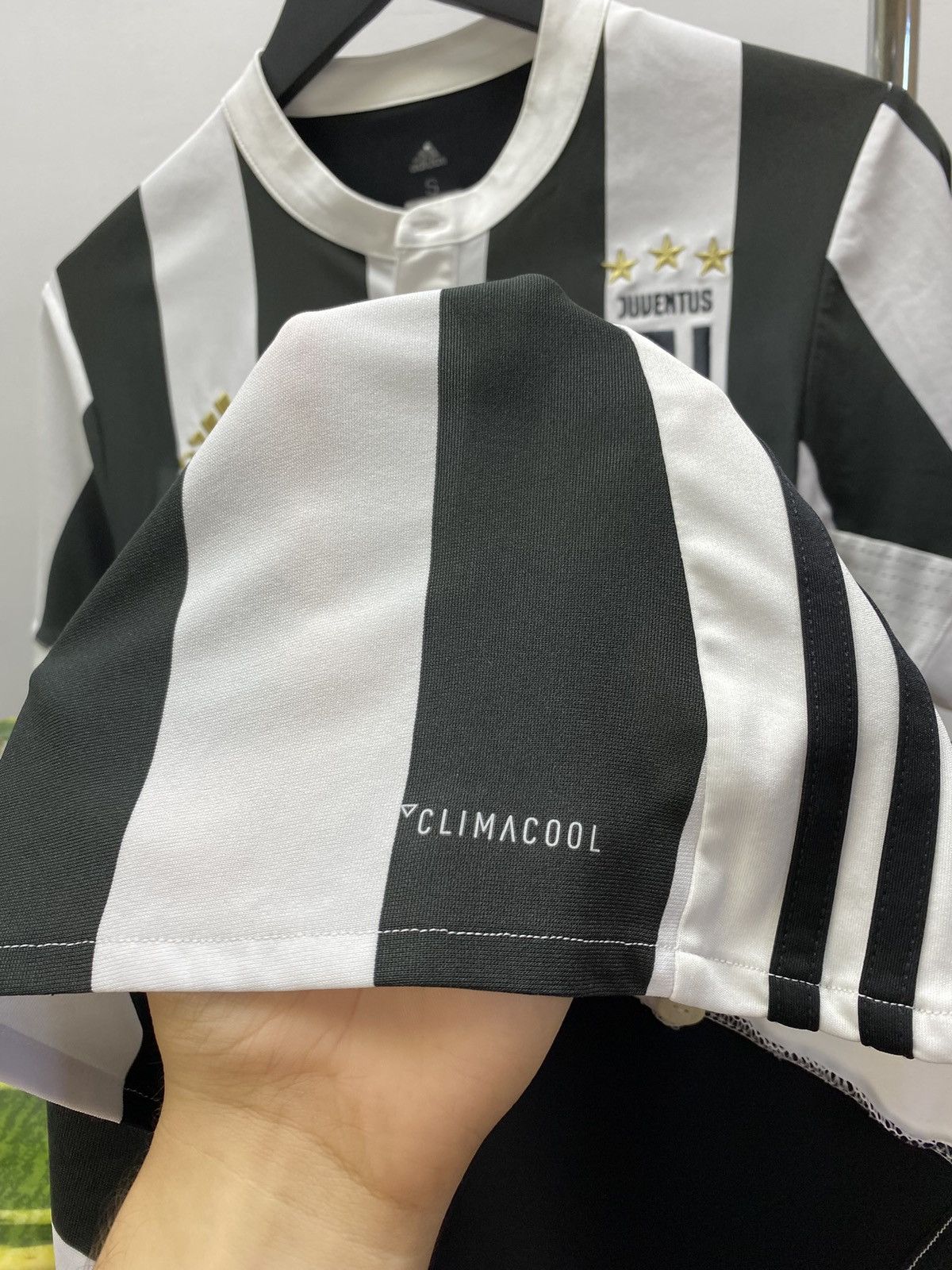 Adidas JUVENTUS ADIDAS 2017/2018 FOOTBALL HOME JERSEY AND SHORTS Size US S / EU 44-46 / 1 - 4 Thumbnail