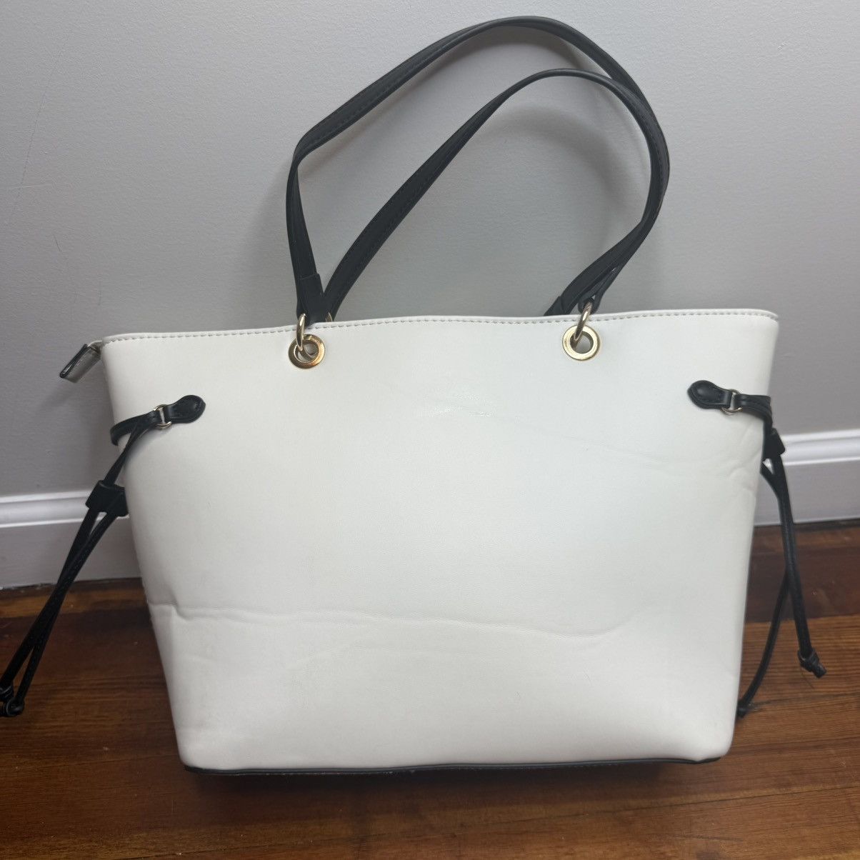 Guess GUESS Quilted Two-Tone Tote in White and Black with Gold Size ONE SIZE - 7 Thumbnail