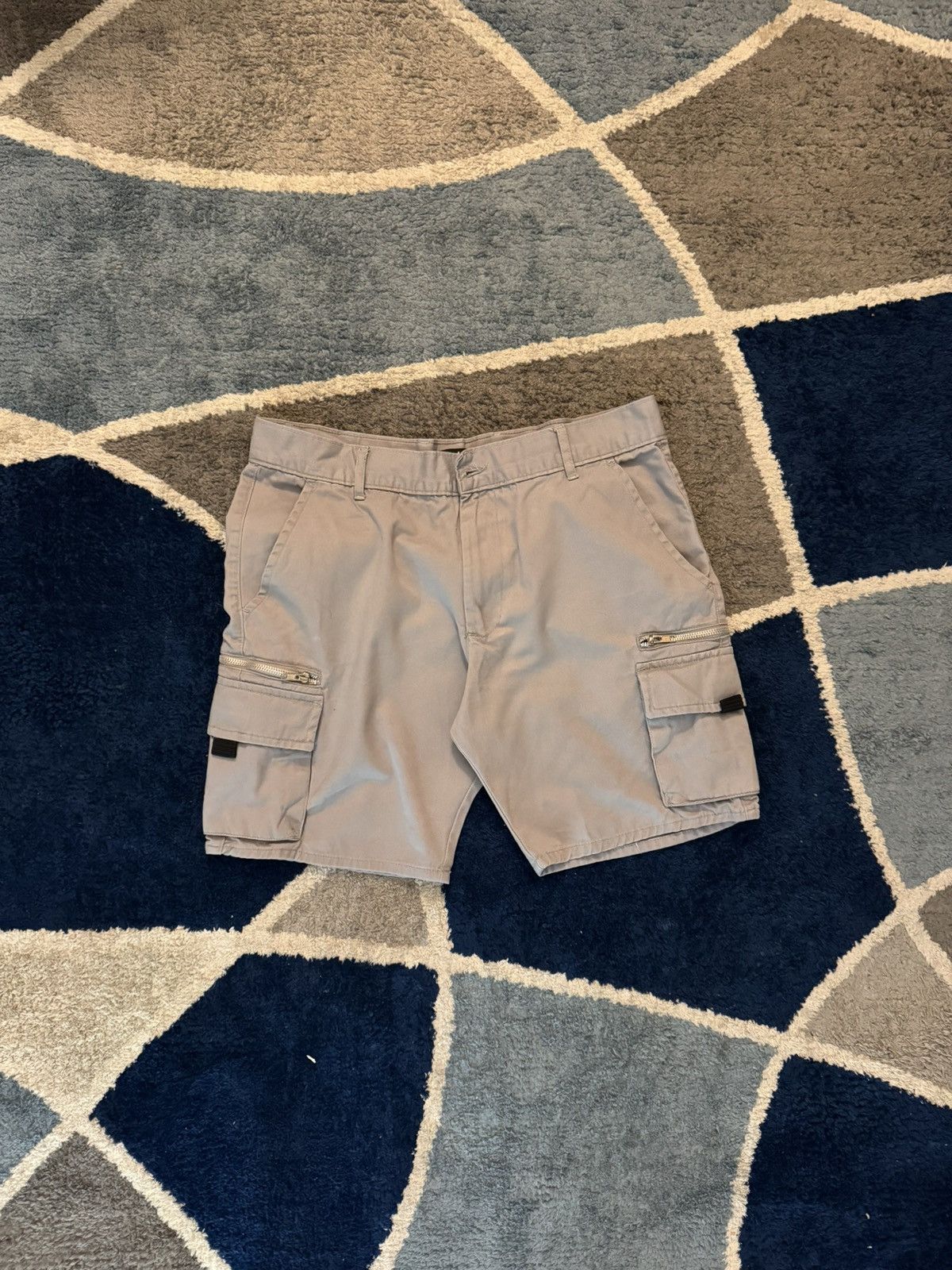 Boohoo Grey cargo shorts with zipper pockets Size US 30 / EU 46 - 1 Thumbnail