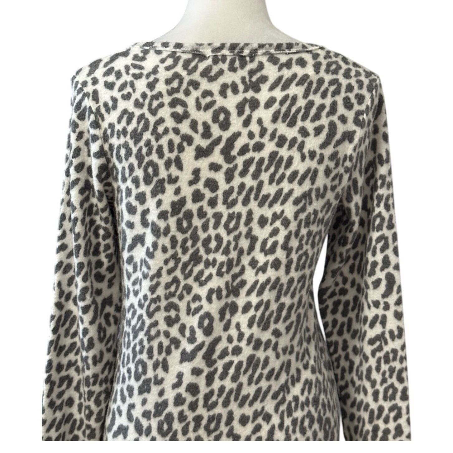 Other Socialite Fuzzy Sweater White Leopard Print Long Sleeve SNew Size S / US 4 / IT 40 - 5 Thumbnail