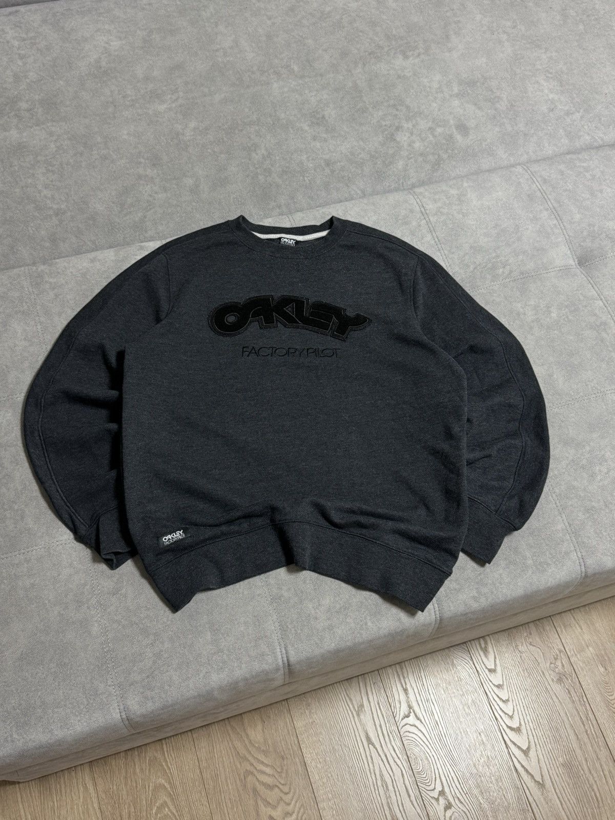 Oakley Rare Oakley Factory Y2K outdoor sweatshirt mens size XL Size US XL / EU 56 / 4 - 3 Thumbnail
