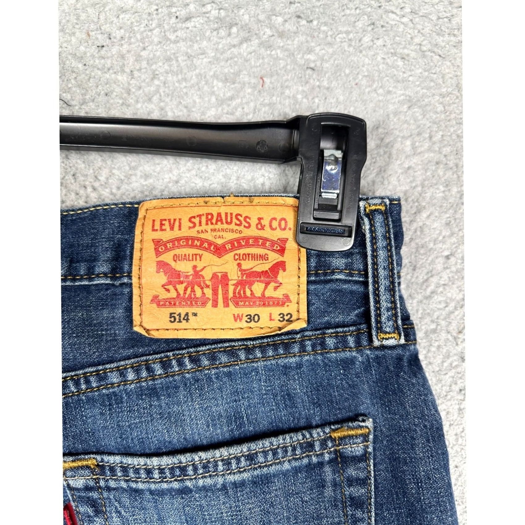 Levi's Levis 514 Jeans Mens Straight Fit 30X32 Blue 5 Pockets Red Tab EUC Size US 30 / EU 46 - 6 Thumbnail