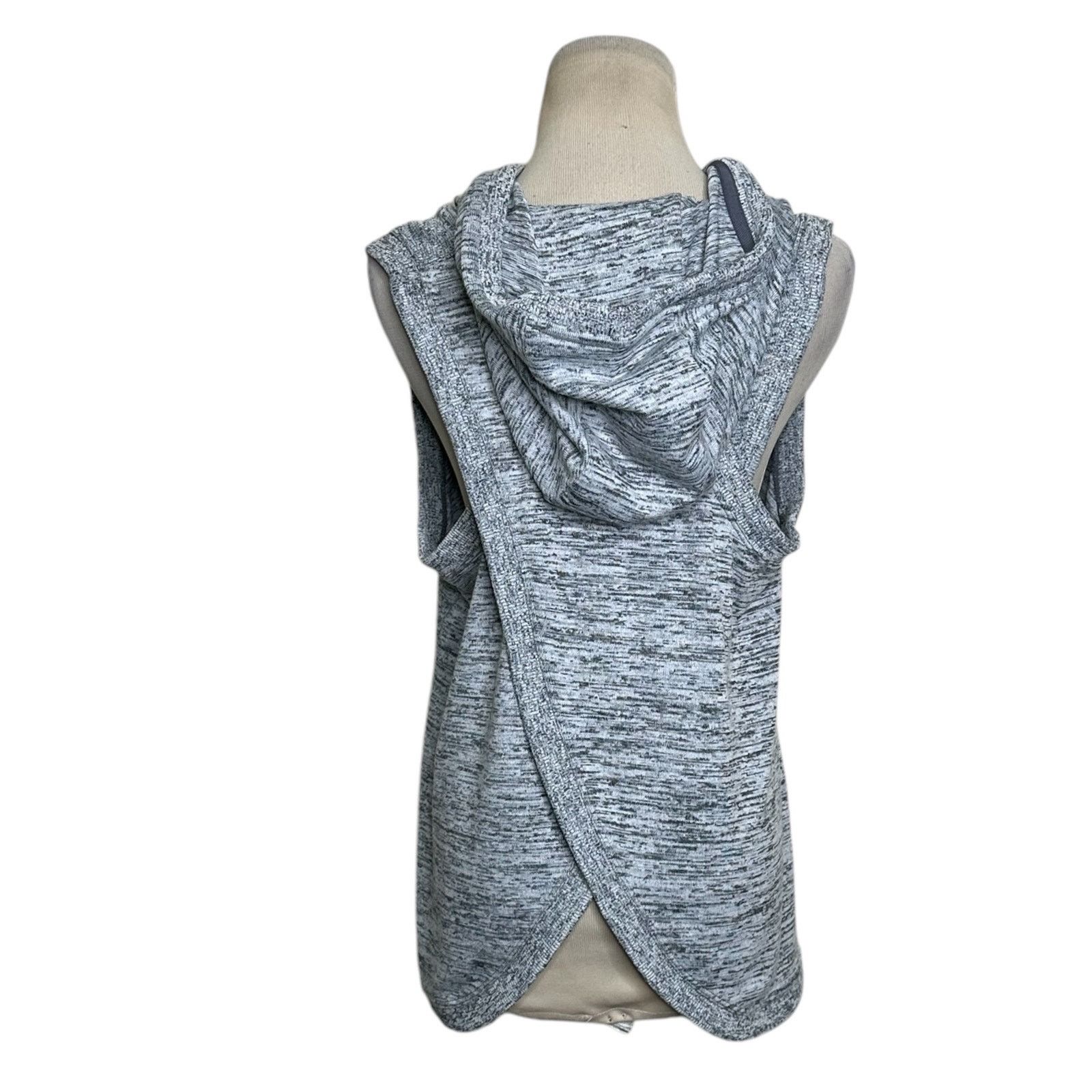 Athleta Athleta heathered gray blissful balance hooded vest Size XS Size XS / US 0-2 / IT 36-38 - 2 Thumbnail
