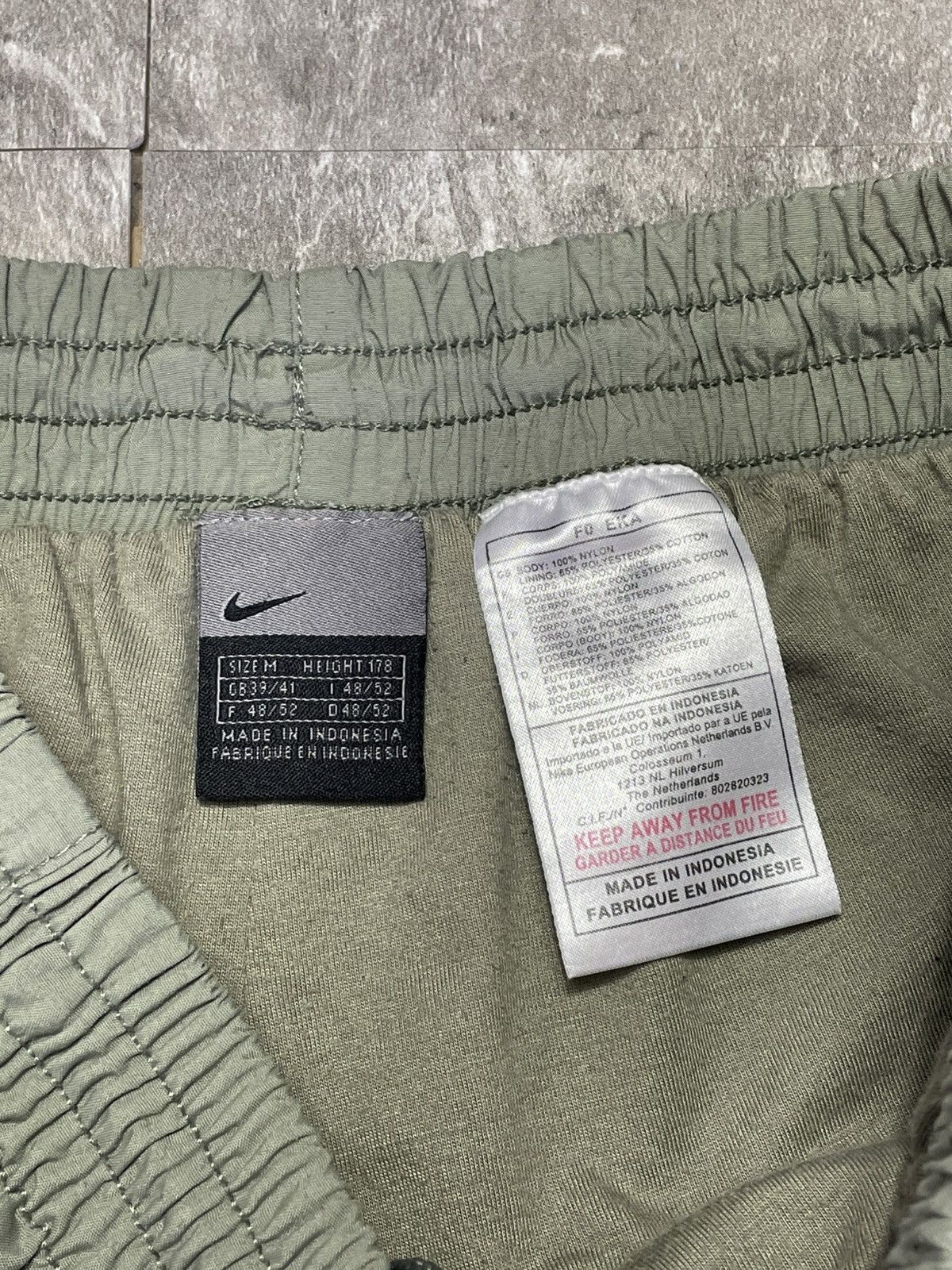 Nike 00s Nike Vintage Nylon Baggy Swoosh Drill Joggers Pants Y2K Size US 32 / EU 48 - 8 Thumbnail