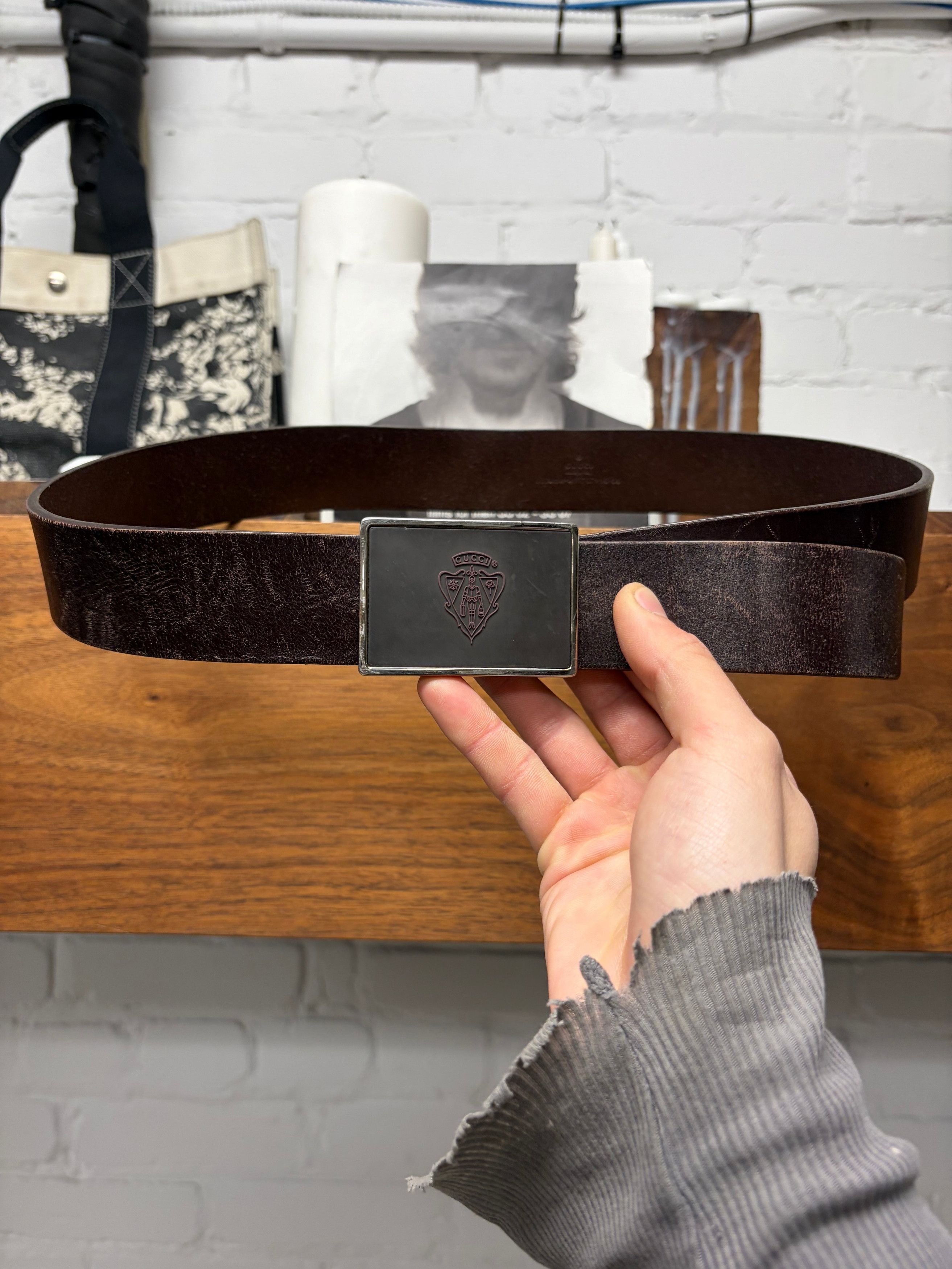 Gucci 2000s Gucci ‘Crest Logo’ Brown Square Buckle Leather Belt Size ONE SIZE - 1 Thumbnail