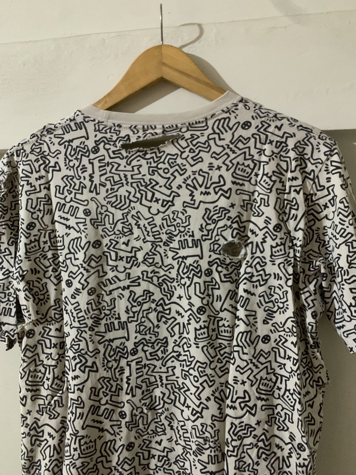 Keith Haring AOP Keith Haring By Uniqlo Distressed Tee Shirt Size US M / EU 48-50 / 2 - 11 Thumbnail