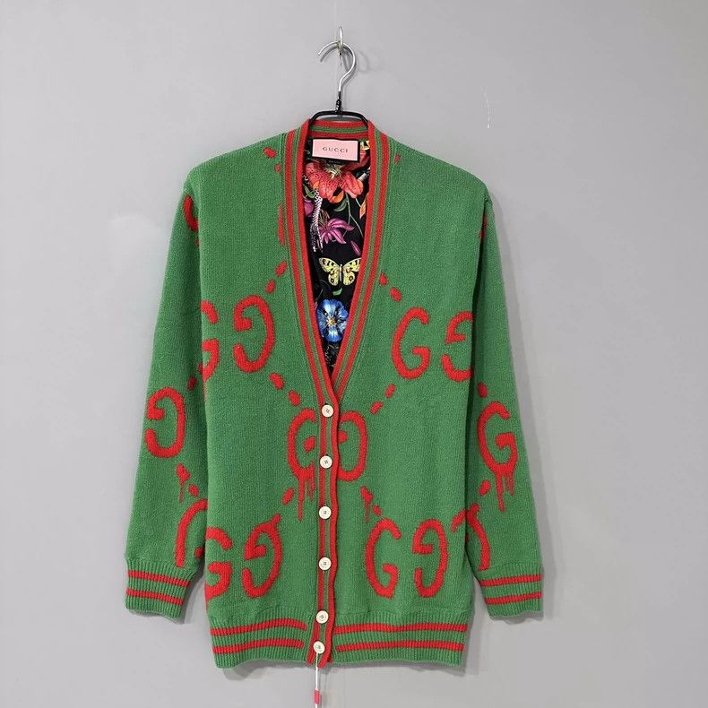 Gucci Gucci Large logo full print inner silk cardigan sweater 250 Size US S / EU 44-46 / 1 - 1 Thumbnail