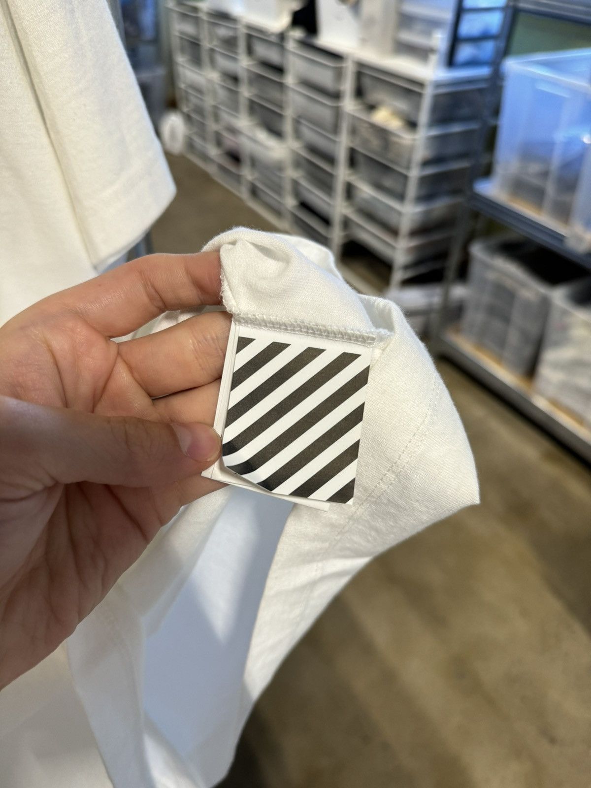 Off-White Airport Tape Arrow T-shirt NEW 500$ retail