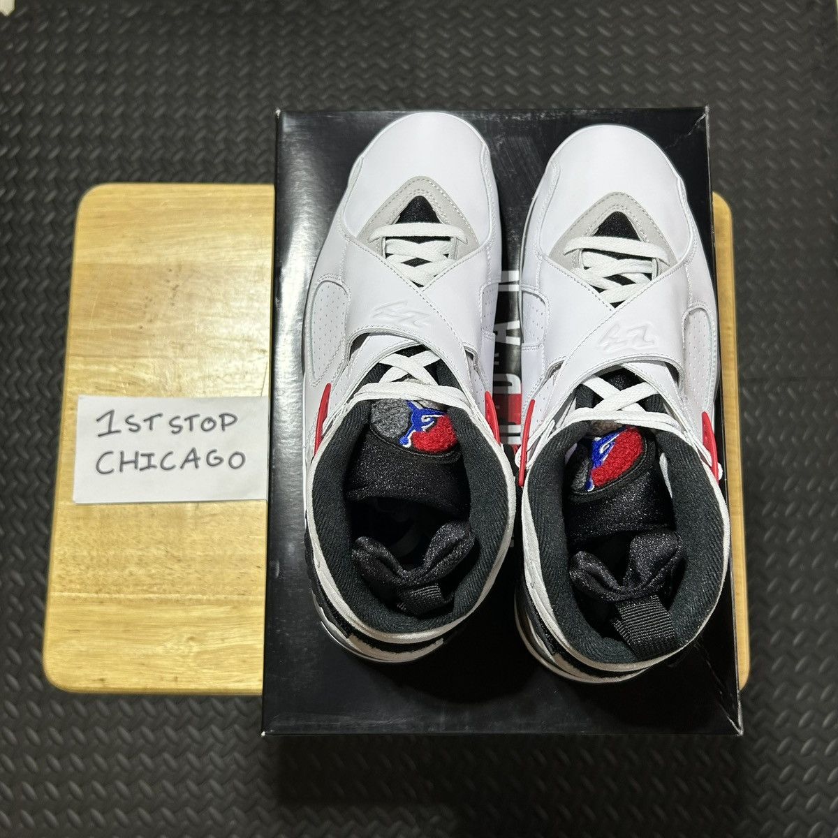 Jordan Brand Nike Air Jordan 8 Retro Bugs Bunny 2025 305381-100 Sz 10 NEW Size US 10 / EU 43 - 5 Thumbnail