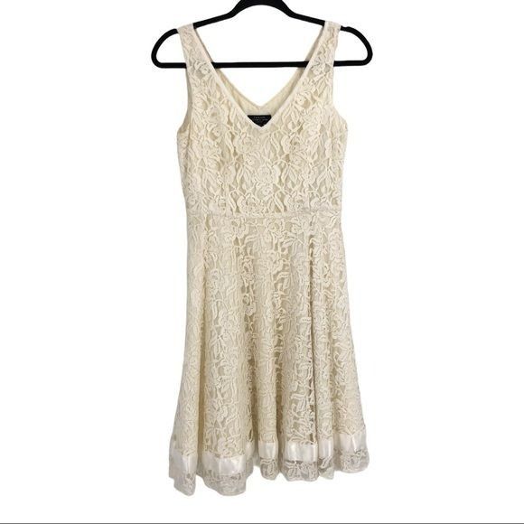 Elie Tahari Tahari Cottagecore Dress Sz 6P Cream Lace Ribbon Full Coquet Size M / US 6-8 / IT 42-44 - 1 Thumbnail